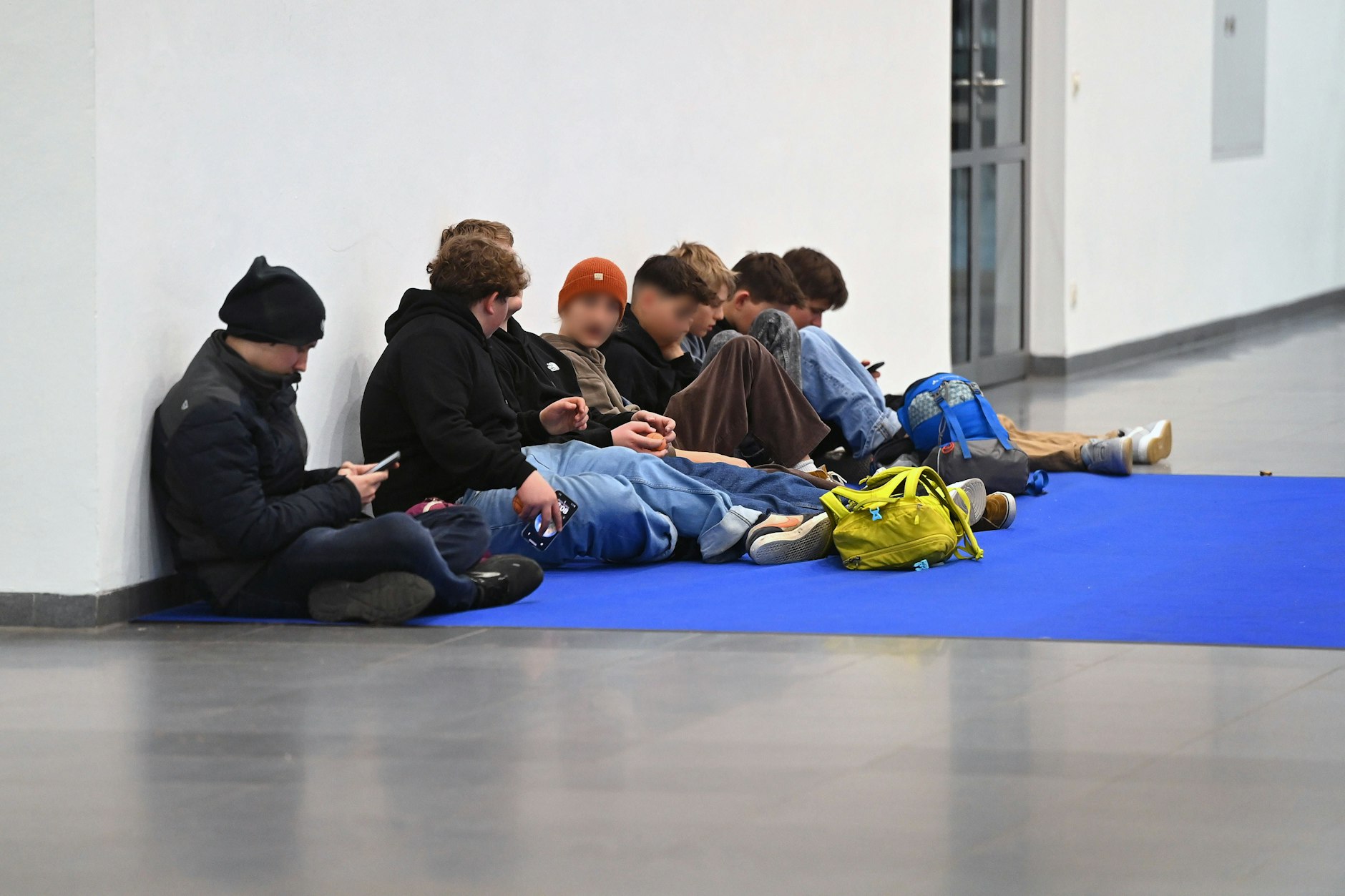 Symbolfoto: Immer mehr Kids werden in Europa gezielt für kriminelle Handlungen gebucht, weil sie nur schwer dranzukriegen sind. So ist die Lage in Berlin.