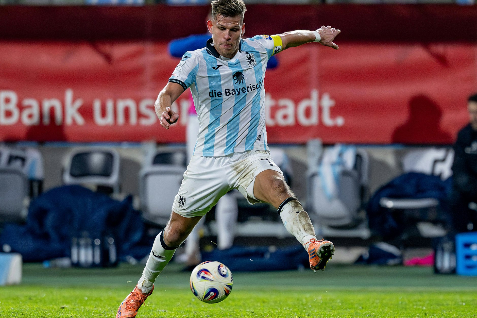 Herthas ehemaliger Stürmer Florian Niederlechner hat noch Ladehemmung beim TSV 1860 München.