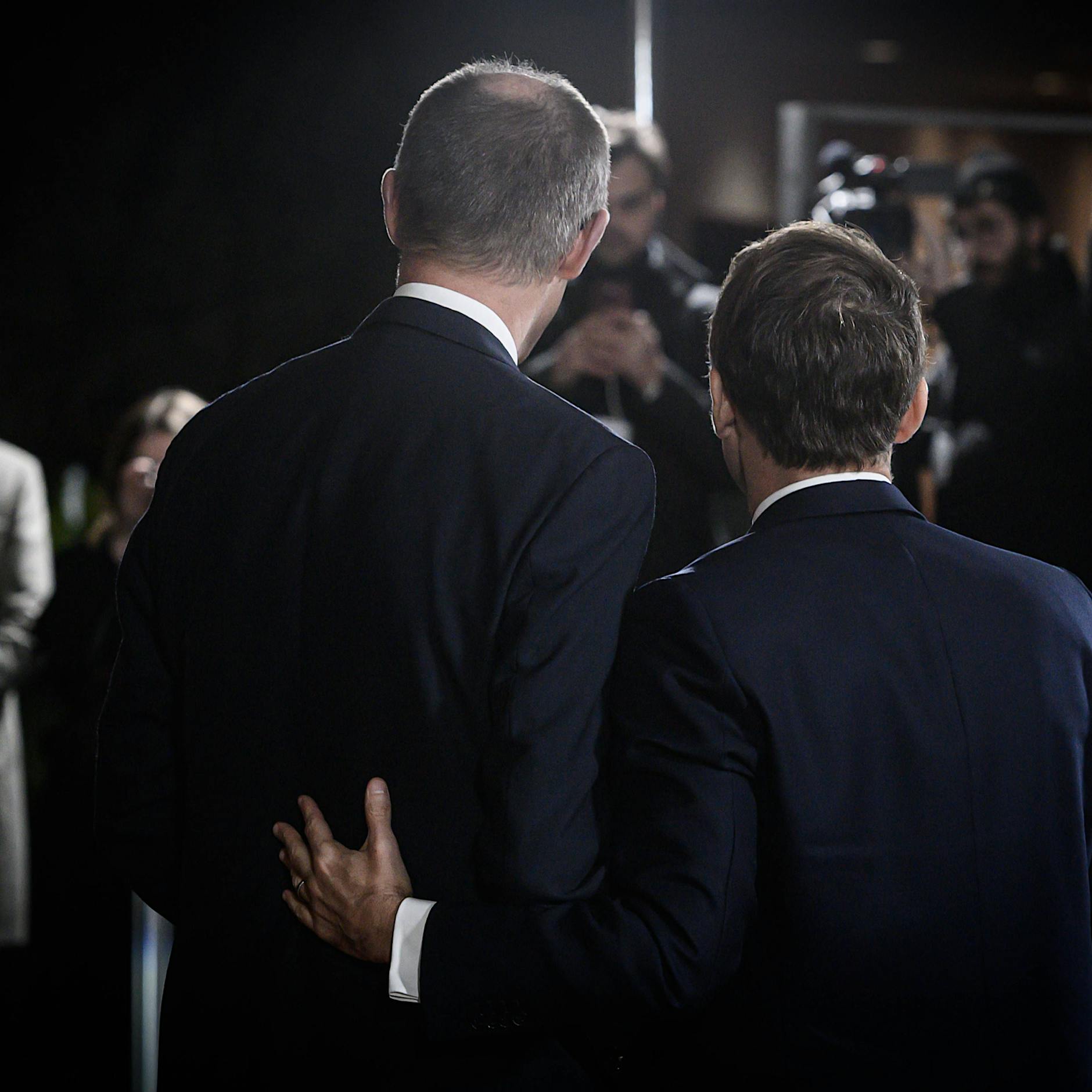 Europas Ringen um die Ukraine: Macron simuliert Führung, Merz wird geopfert