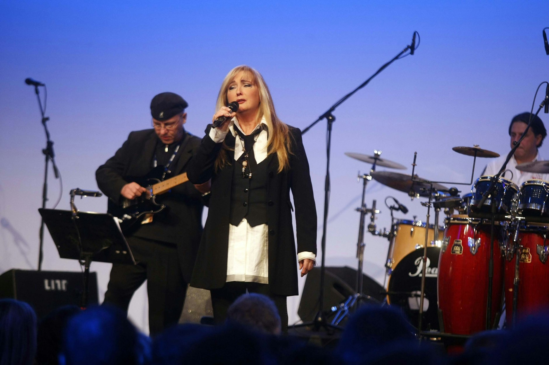 Veronika Fischer singt auf der Franz-Bartzsch-Gedenkfeier.