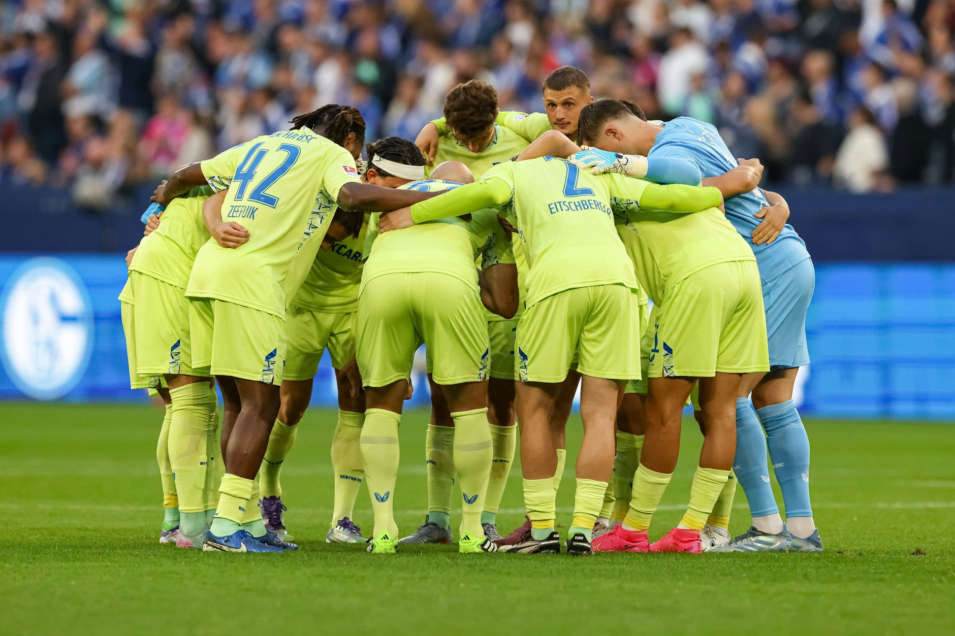 Das zitronengelbe Ausweichtrikot fiel bei den meisten Hertha-Fans durch. 