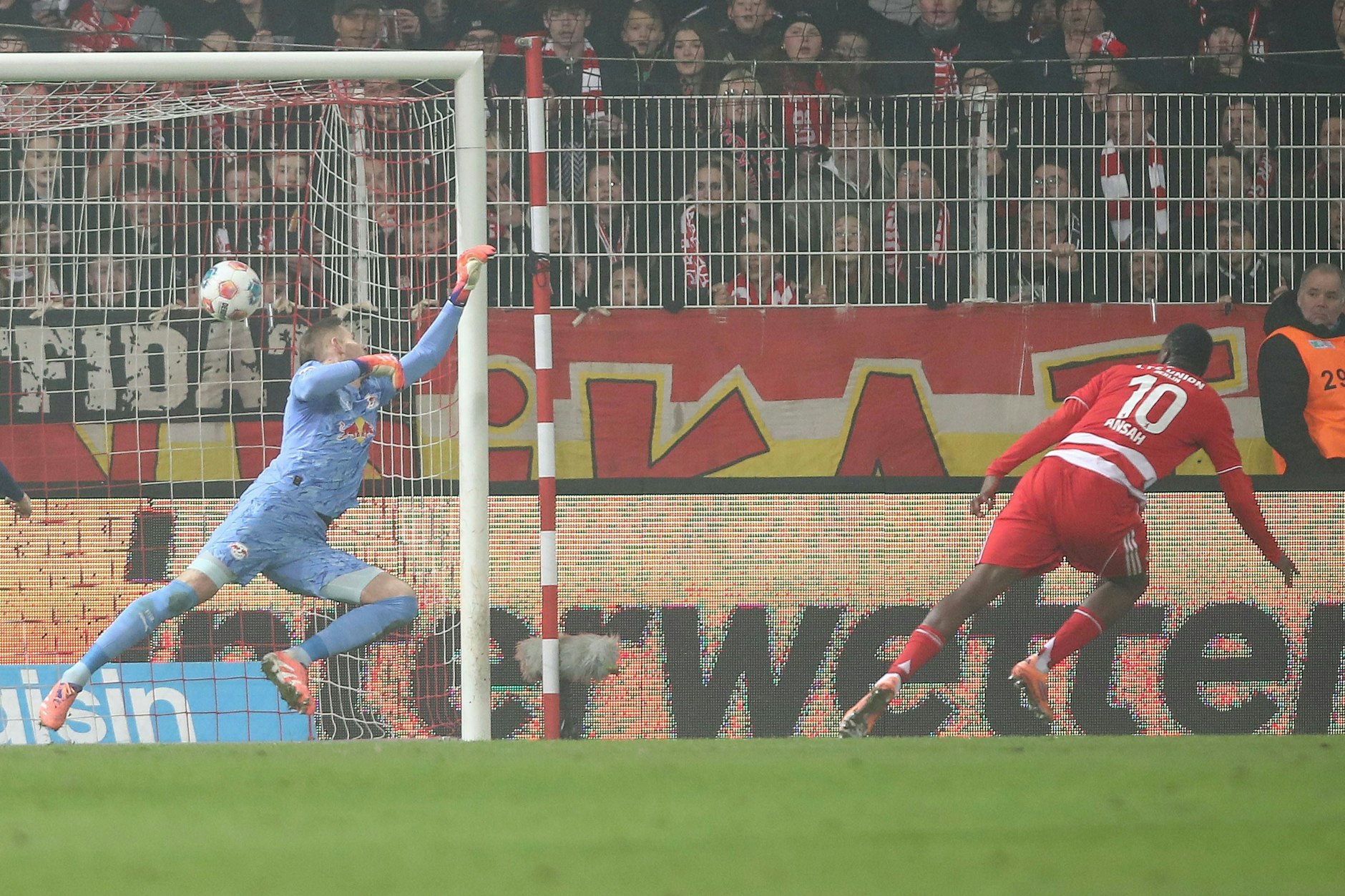 Mit seinem 2:1 stellt Ilyas Ansah für den 1. FC Union die Weiche auf Sieg gegen RB Leipzig.