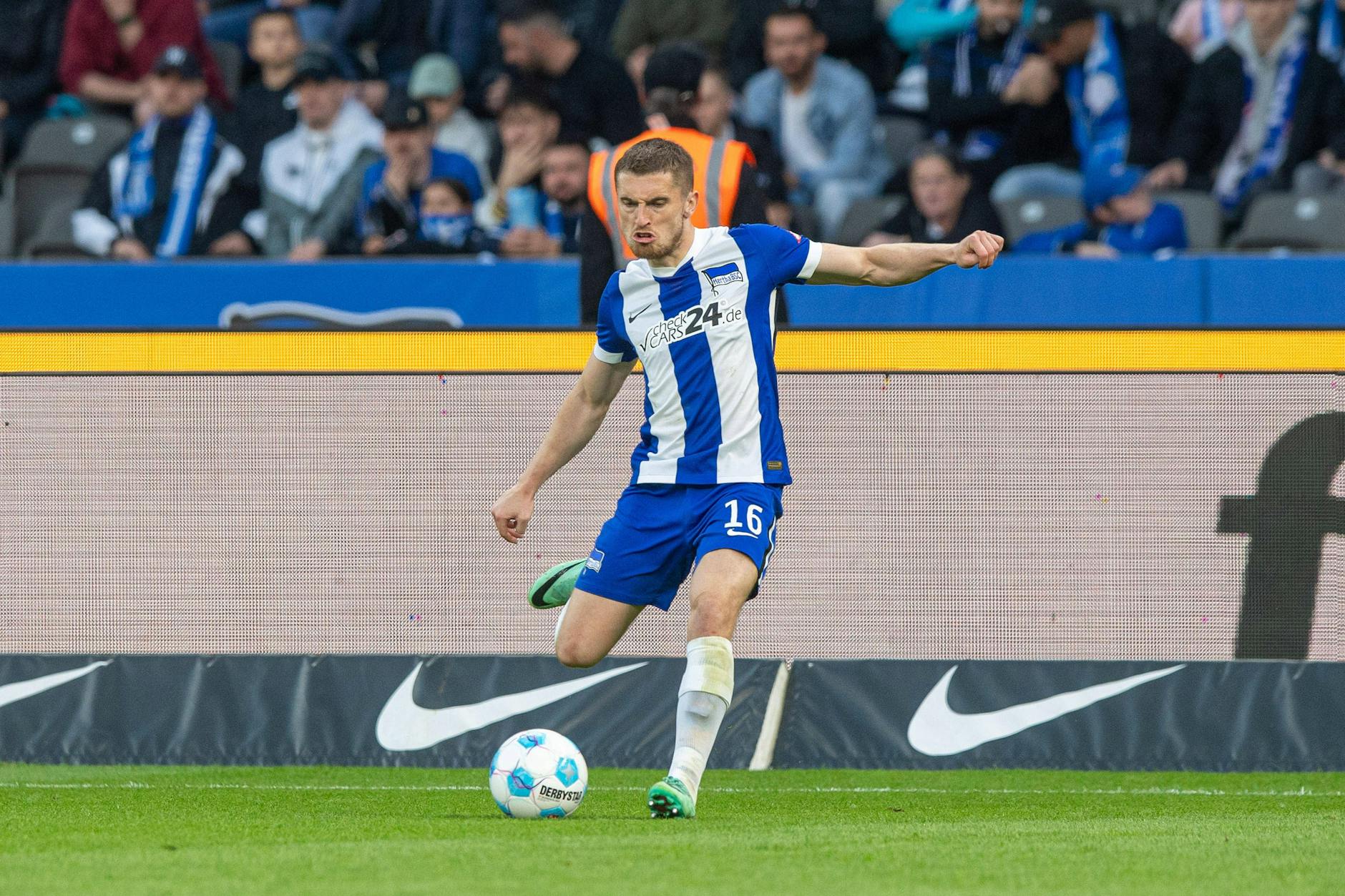 Drei Jahre spielte der Engländer Jonjoe Kenny bei Hertha BSC. Vergangenen Sommer wechselte er nach Griechenland.