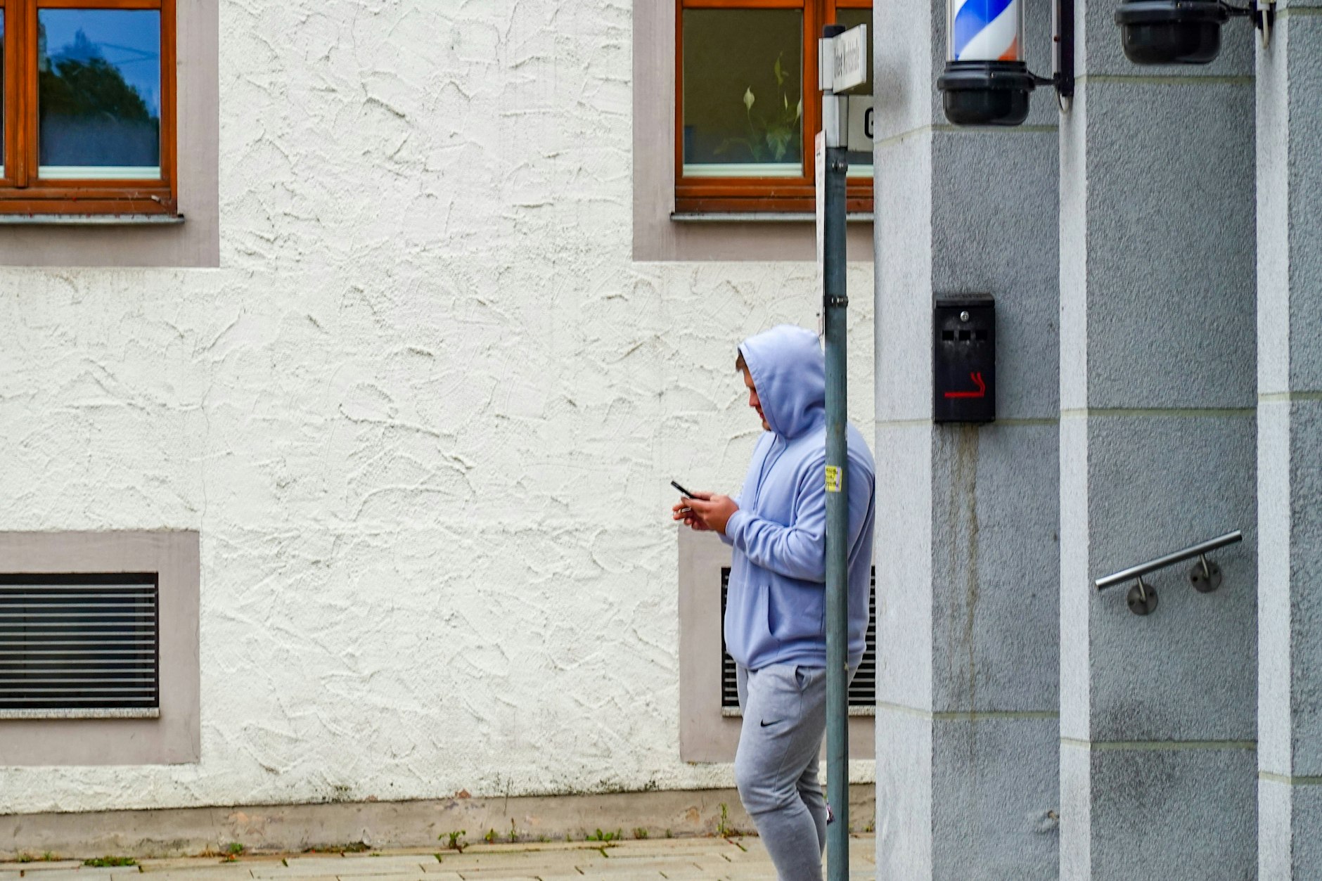 Kriminelle Jugendliche werden mit wenigen Klicks über das Smartphone gebucht  – Europol ist einer üblen Masche auf der Spur.