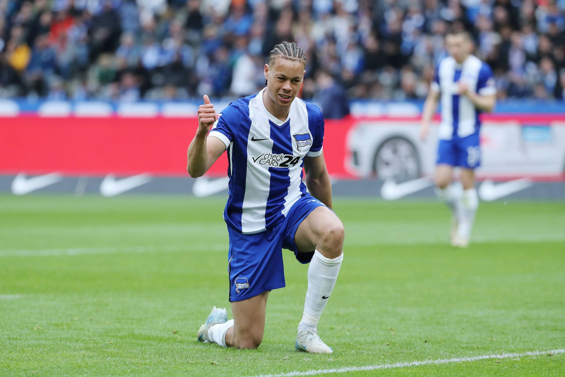 Der Flügelstürmer Derry Scherhant schaffte bei Hertha BSC in der Saison 2024/25 den Durchbruch als Profi.