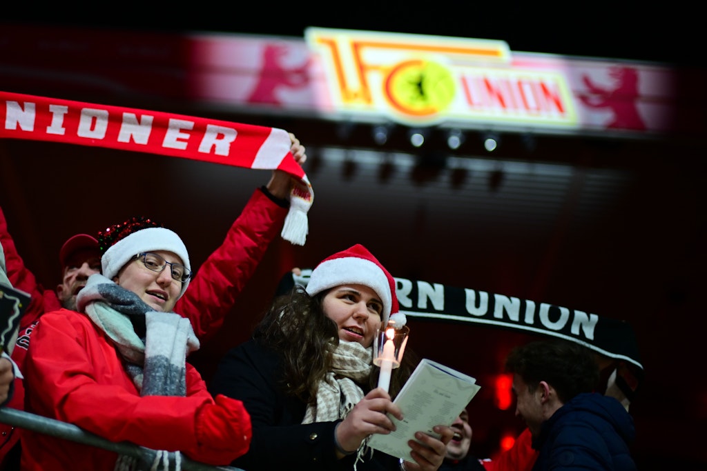 Union-Fans-verwandeln-ihr-Stadion-in-einen-Weihnachts-Chor