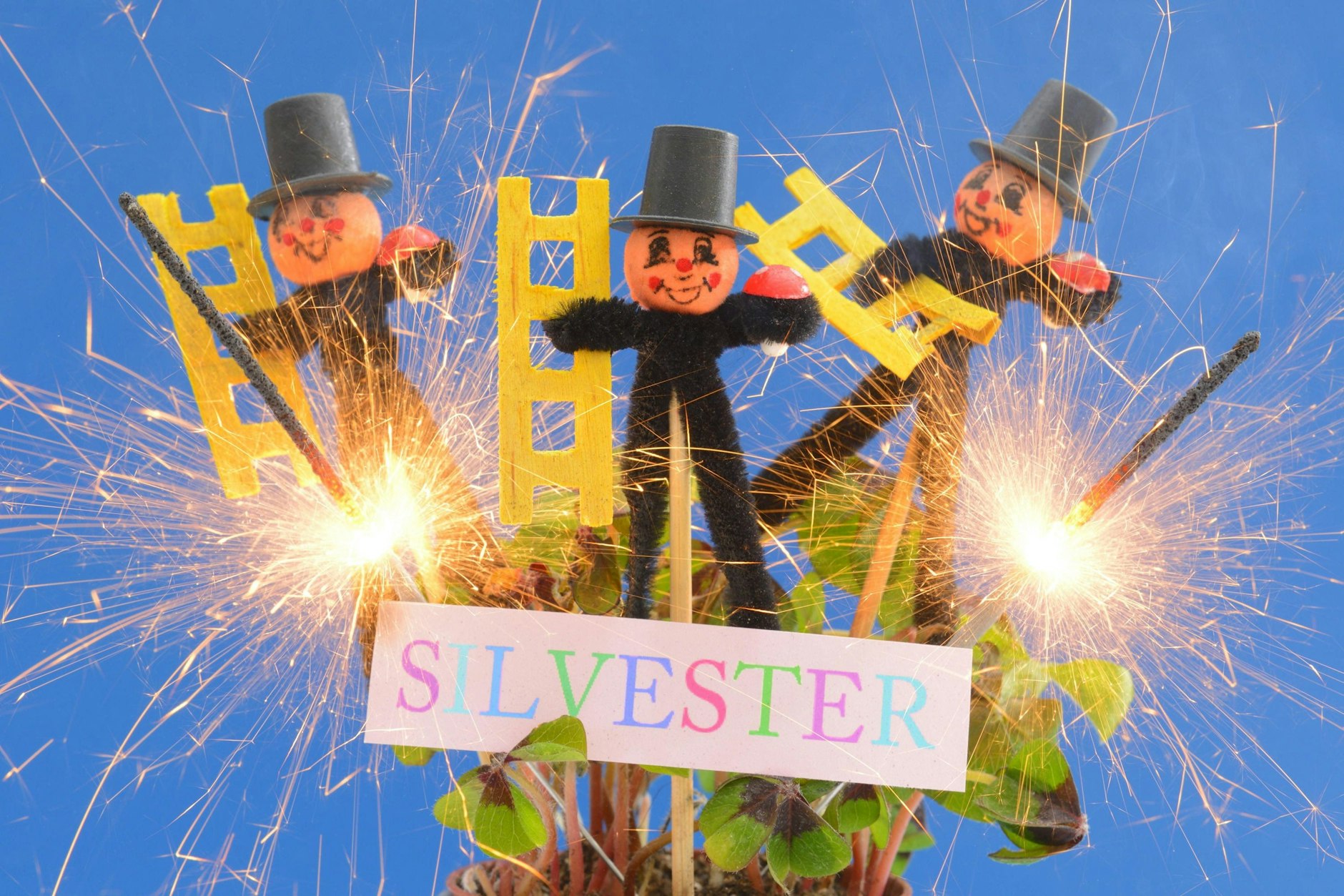 Schornsteinfegerfiguren als Glücksboten für Neujahr: Doch sollte es die nicht das ganze Jahr geben?