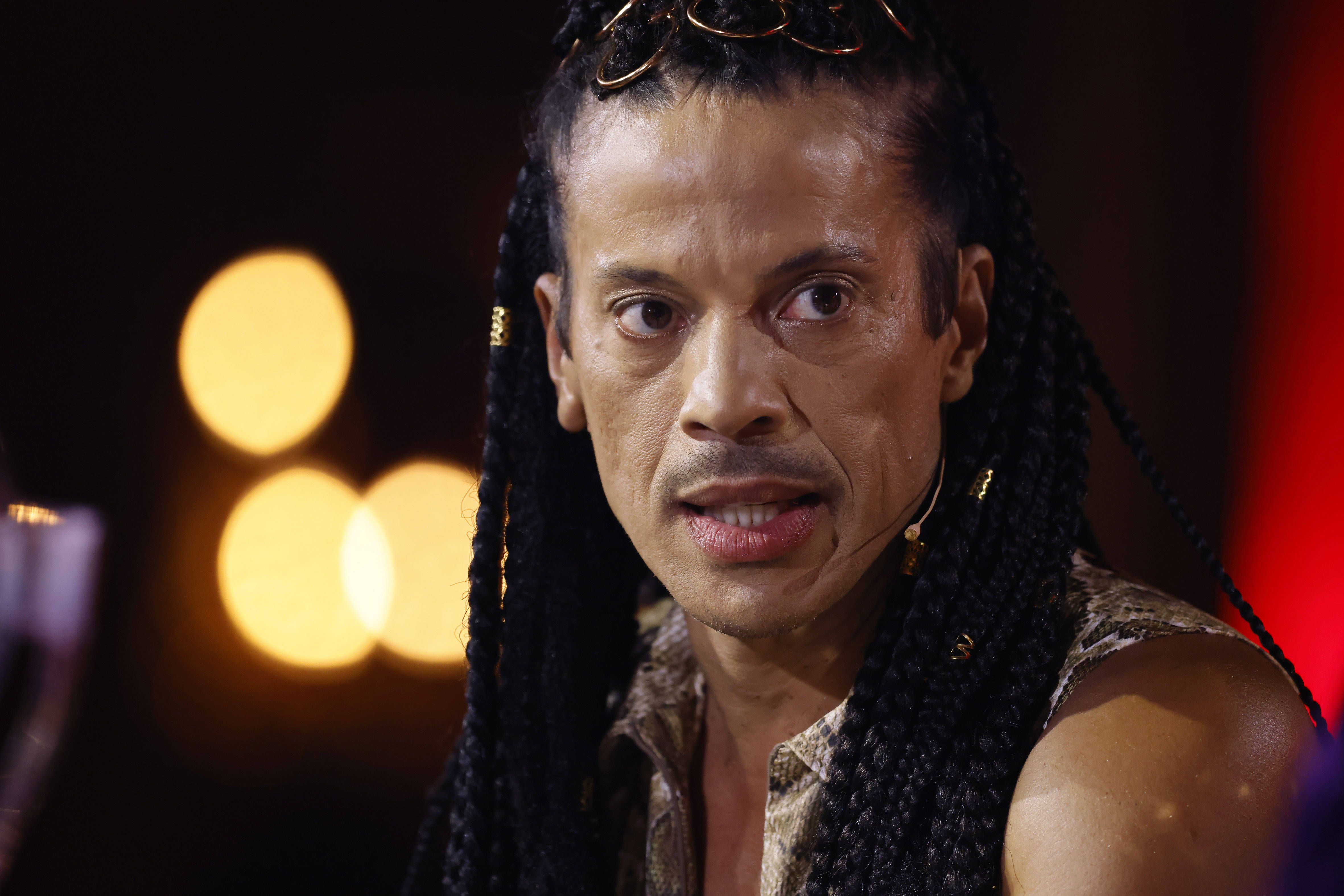 Jorge González teilt rassistischen Angriff im Zug: „Geh zurück, wo du herkommst“