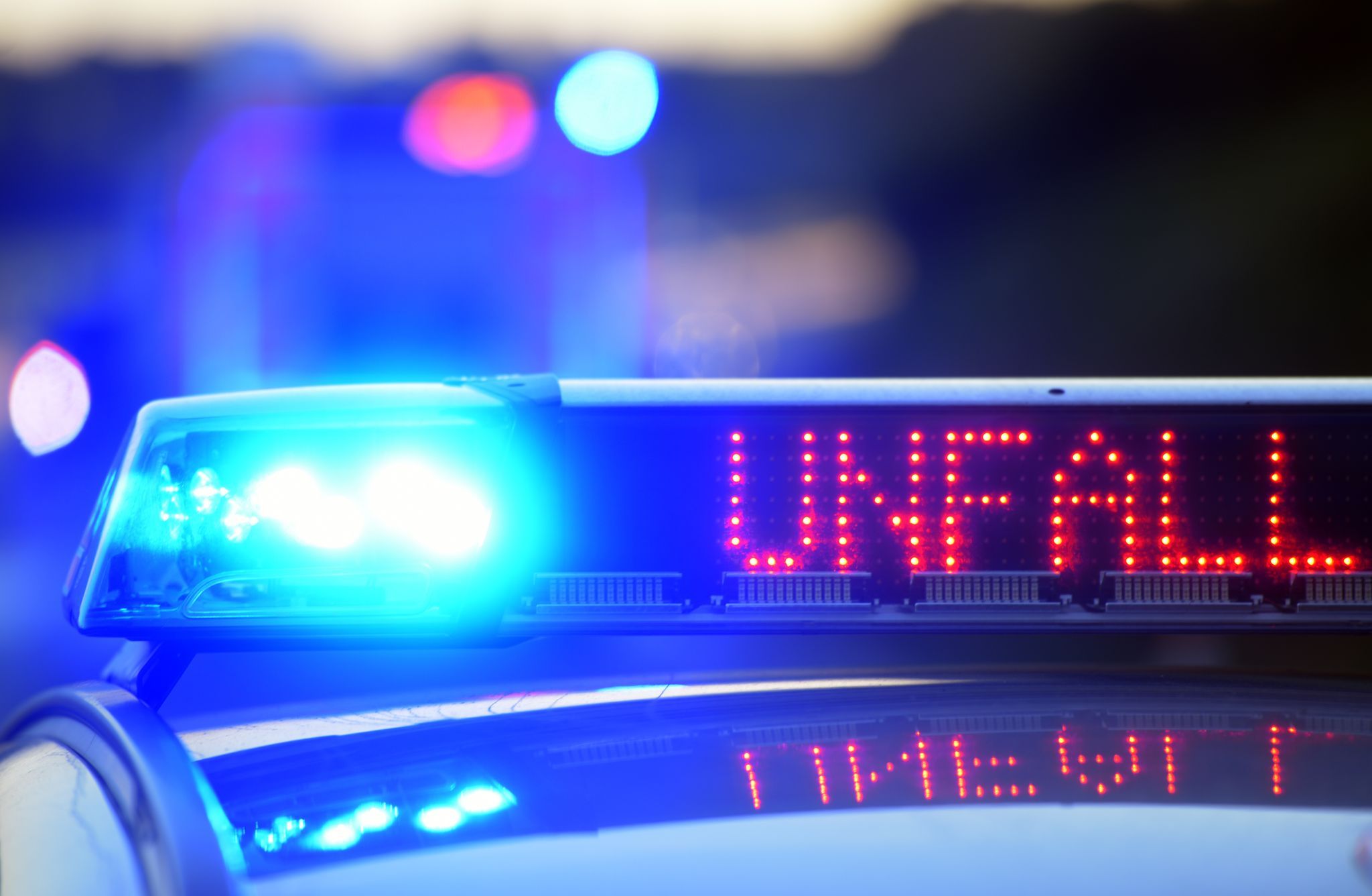 Taxi kracht in Tram, wird 50 Meter mitgeschleift