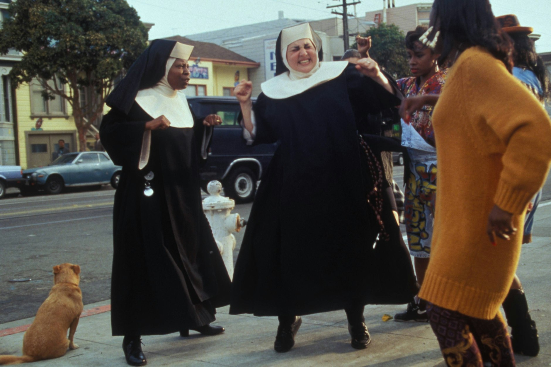 Whoopi Goldberg und Kathy Najimy in „Sister Act – Eine himmlische Karriere“ 1992.