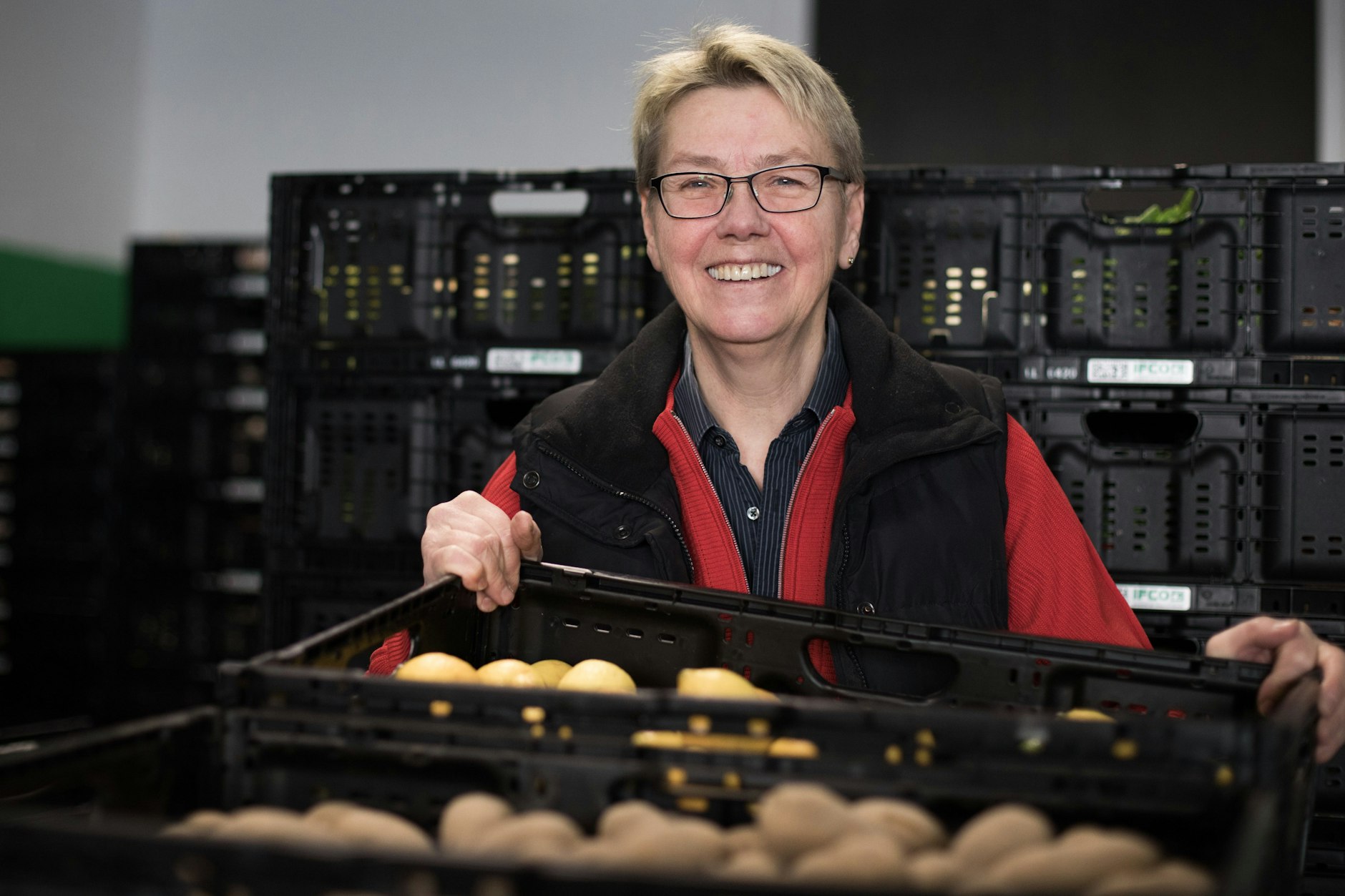 Die Berliner Tafel um ihre Vorsitzende und Gründerin Sabine Werth brauchen in der Weihnachtszeit wieder viele freiwillige Helfer.