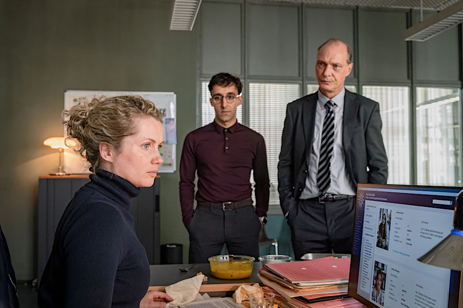 Leonie Winkler (Cornelia Gröschel), Philipp Laupheimer (Yassin Trabelsi) und Peter Schnabel (Martin Brambach) arbeiten als TV-Kommissare zusammen in Dresden.