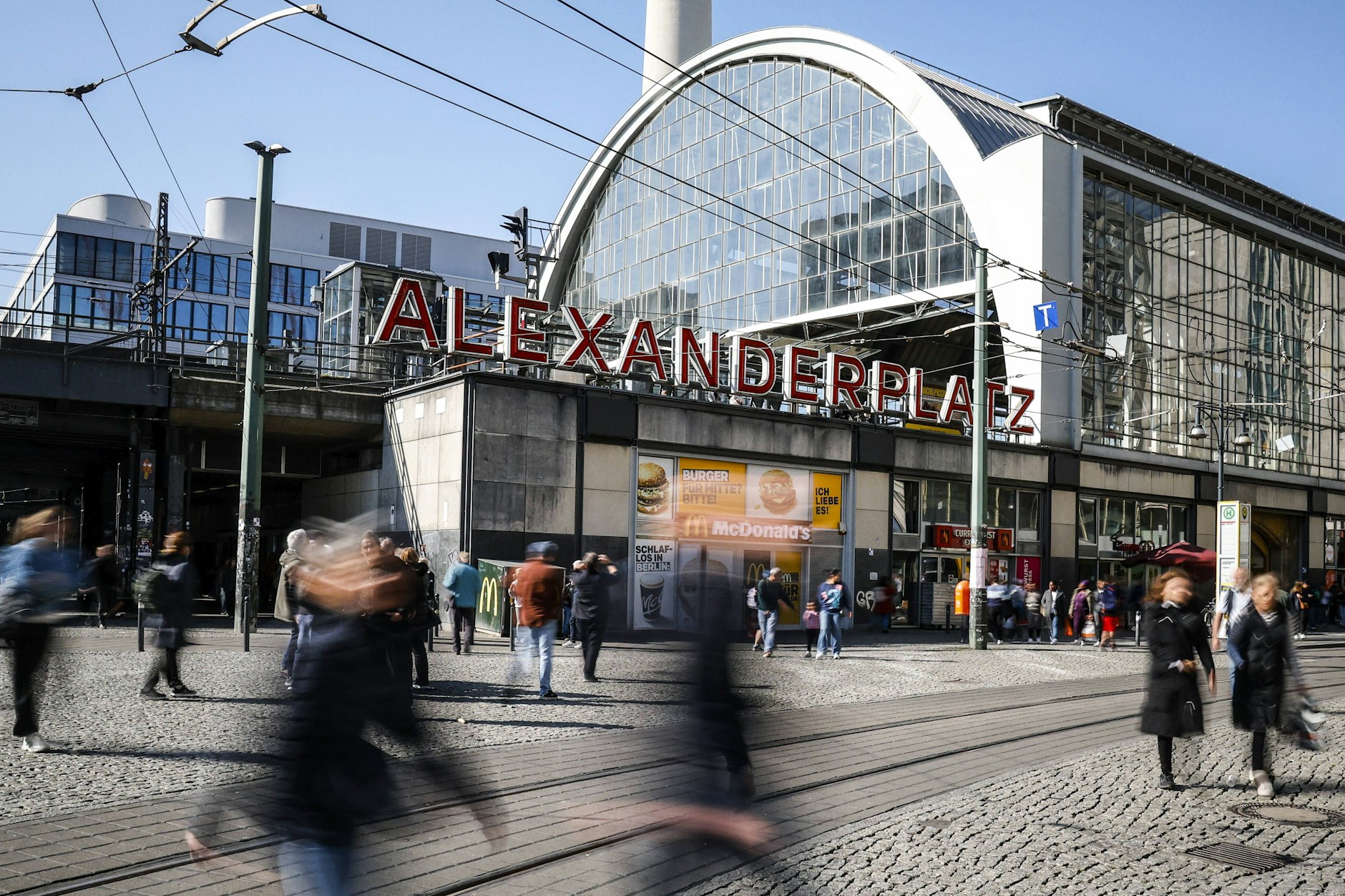 Der Bahnhof Alexanderplatz wird schick gemacht, dafür müssen die Fahrgäste jahrelange Einschränkungen in Kauf nehmen.