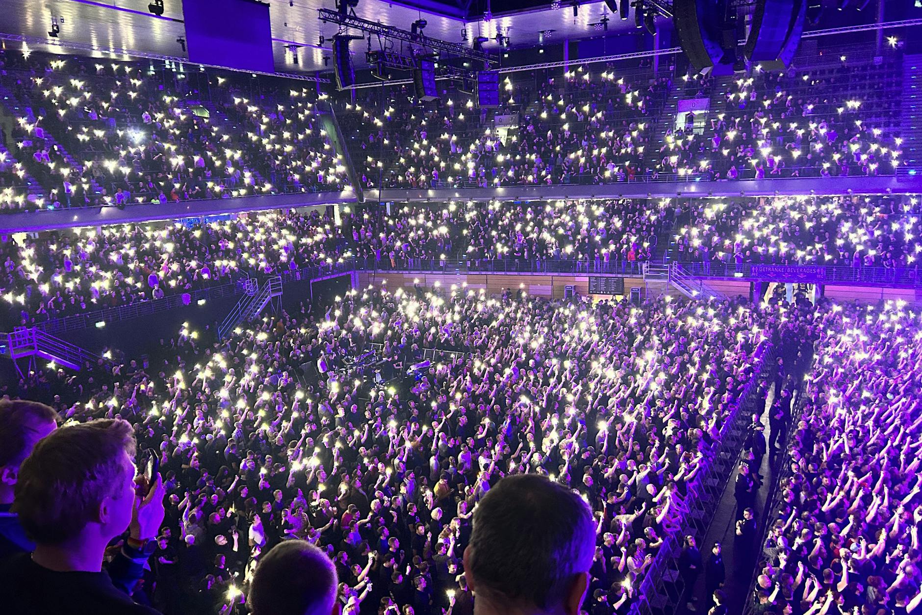 Zwischen Bierbechern und Haltung: Feine Sahne Fischfilet live in Berlin.