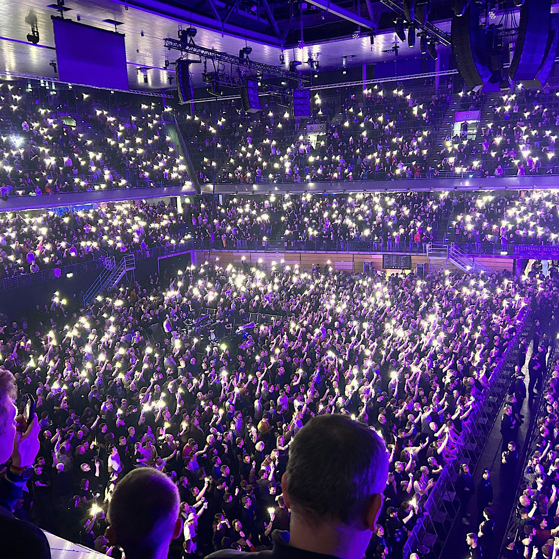 Feine Sahne Fischfilet in der Max-Schmeling-Halle: Voll in die Magengrube