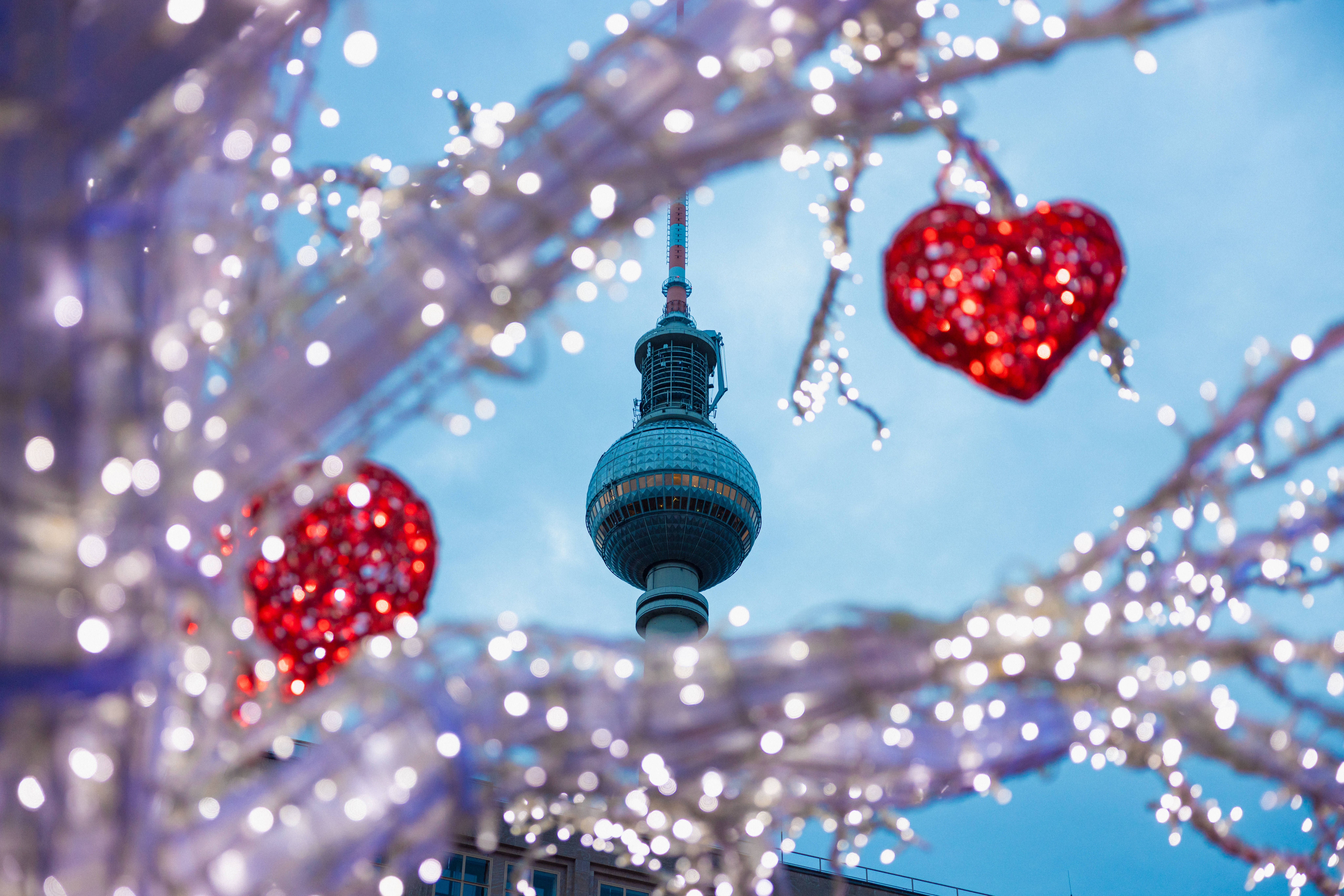 Image - Weihnachten war schon immer ein Fest des Wahnsinns: „Früher war mehr Lametta?“ Von wegen!
