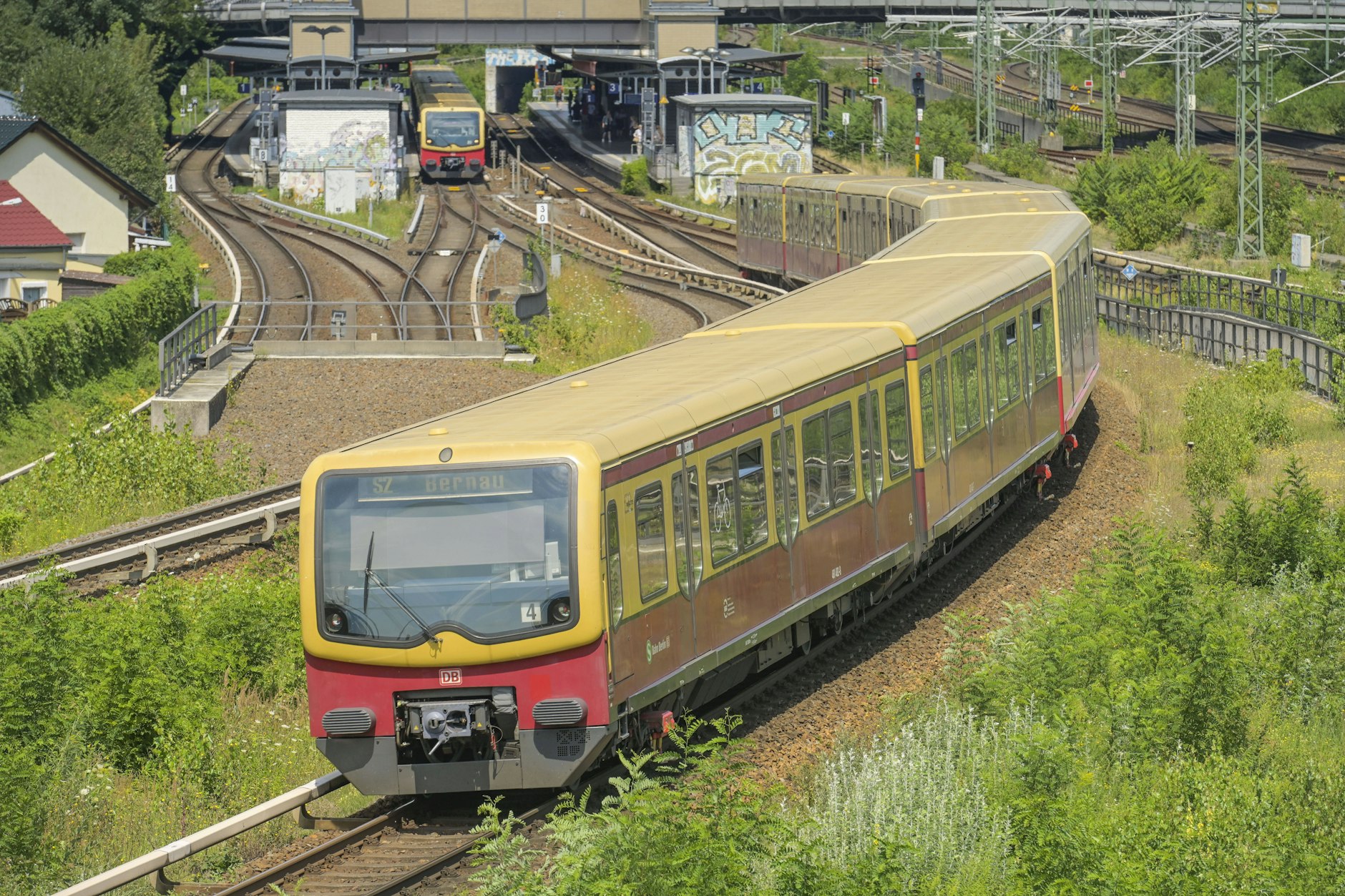 Nach einem Vorfall mit unbefugten Personen auf den Gleisen ist die S2 der S-Bahn Berlin wieder im Normalbetrieb.