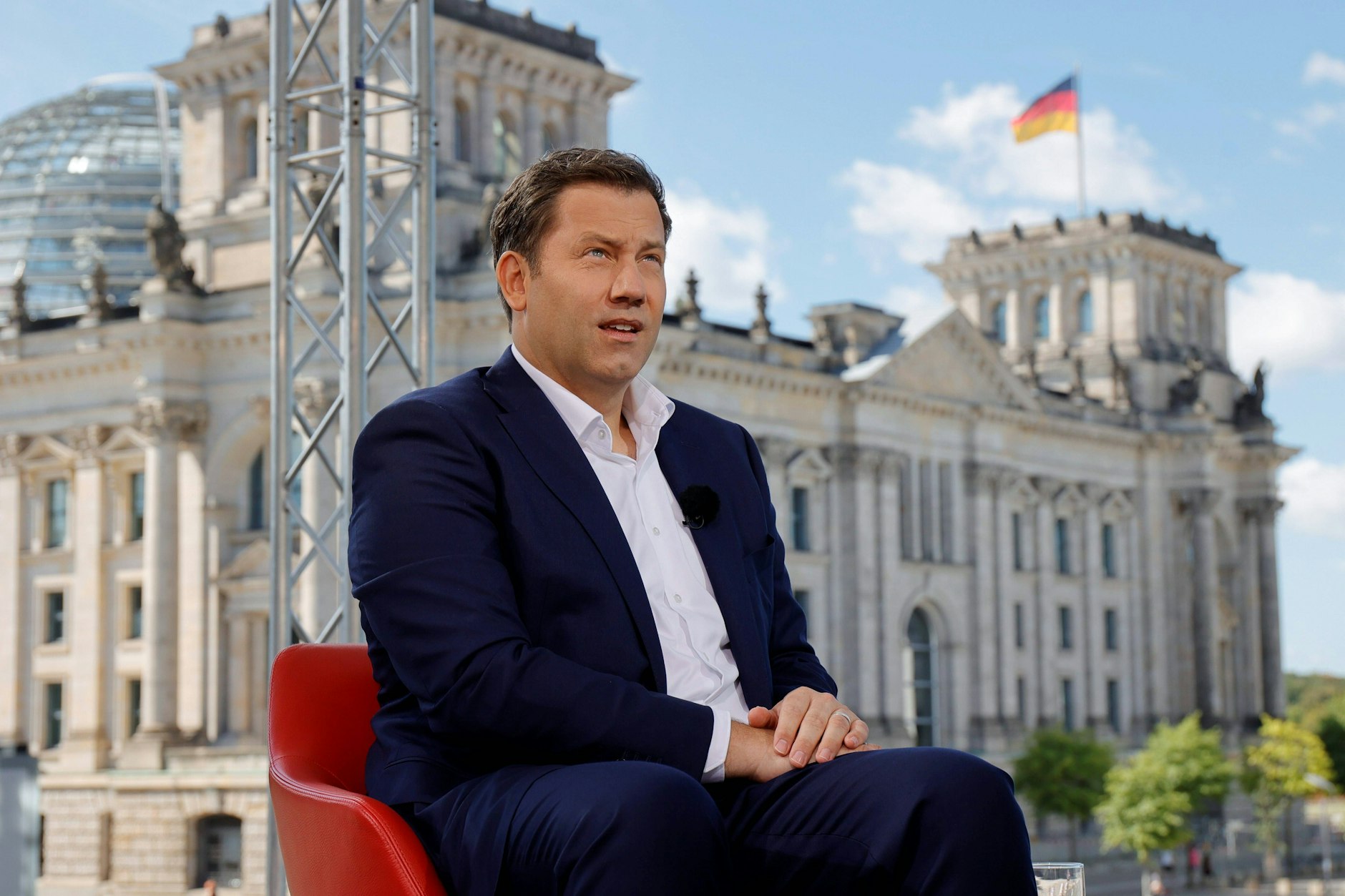 Vizekanzler Lars Klingbeil lehnt die Mitgliederbefragung der SPD gegen härte Sanktionen bei der Grundsicherung ab.