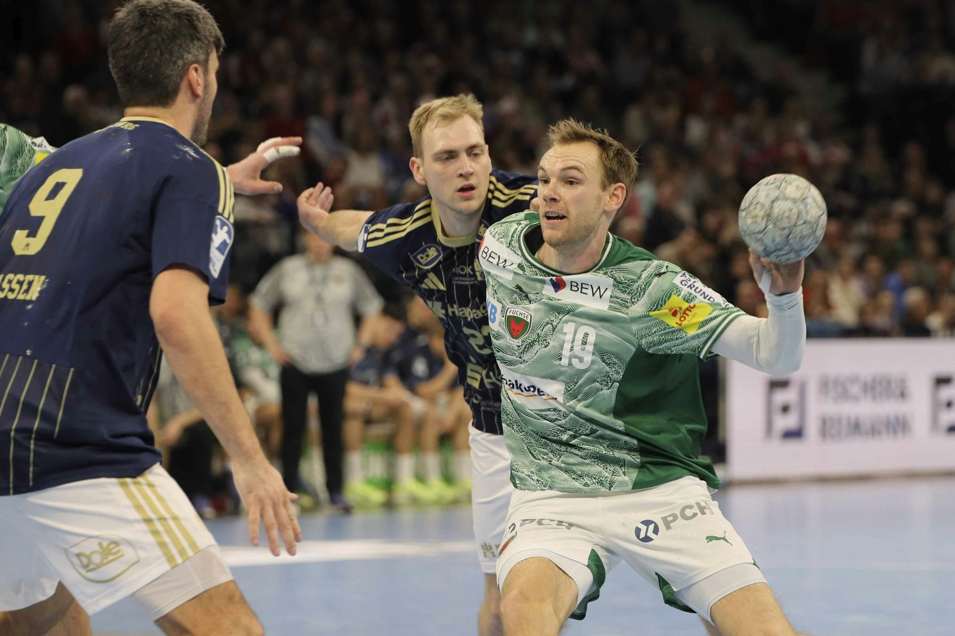 Angeführt vom überragenden Mathias Gidsel gewinnen die Füchse Berlin beim HSV Hamburg mit 36:28.