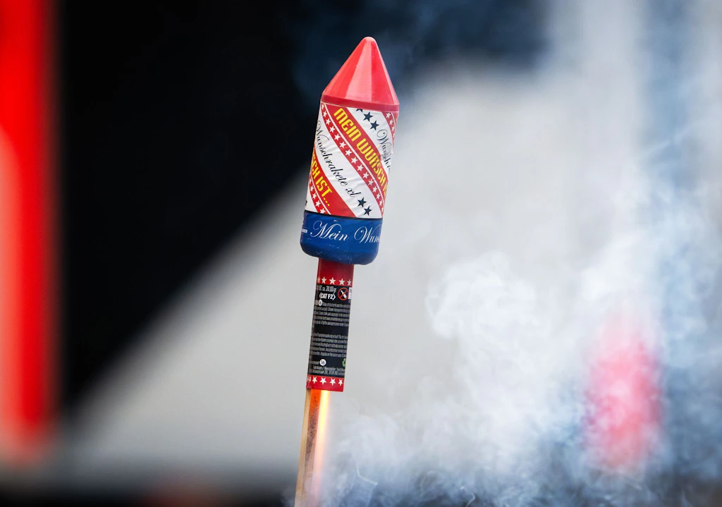 Jugendliche werfen Feuerwerk auf Balkon: Spandauer Wohnung kurz vor Weihnachten unbewohnbar