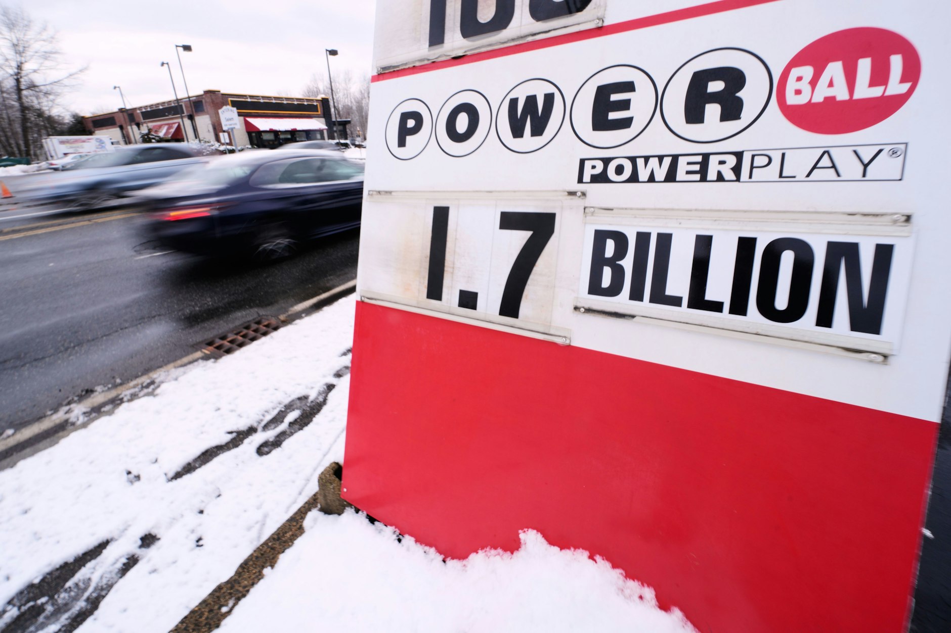 Verrückt nach Lotterie. Mit dem Jackpot wirbt eine Tankstelle in den USA für das Lotteriespiel Powerball .