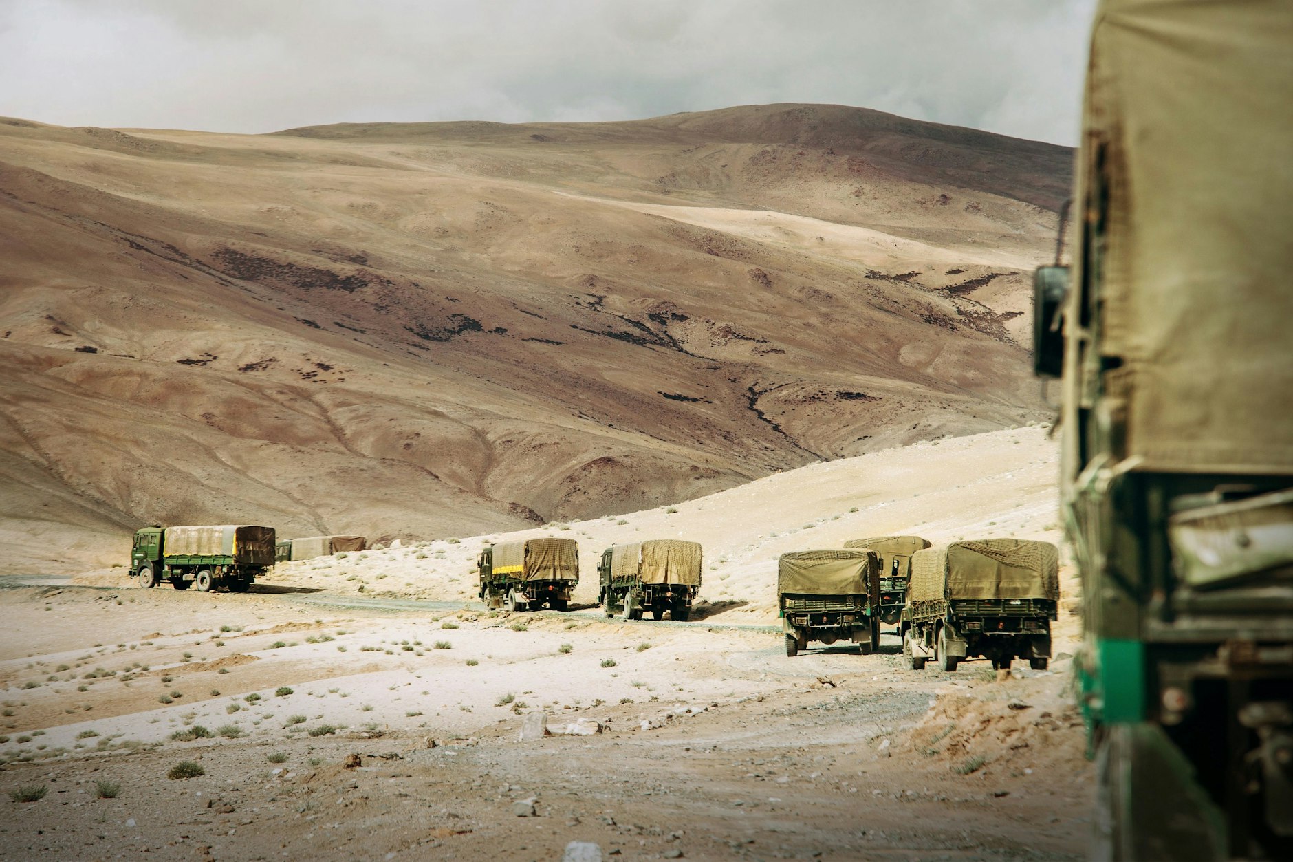 Ein indischer Militärkonvoi in der Region Ladakh