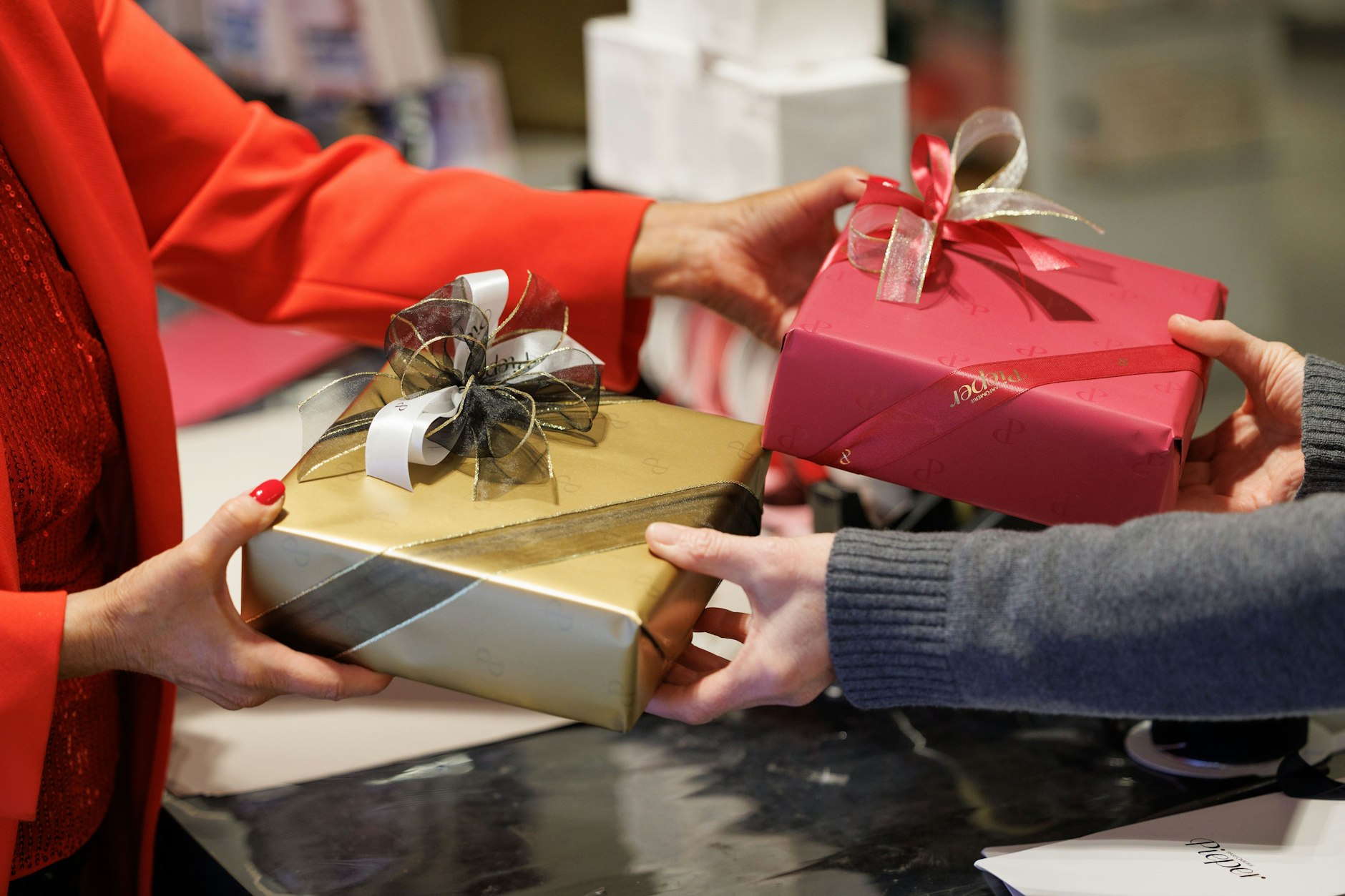 Manchmal geht’s zurück: Ein Umtausch im Geschäft ist meist nur auf Kulanz möglich, bei mangelhafter Ware bestehen jedoch gesetzliche Ansprüche.