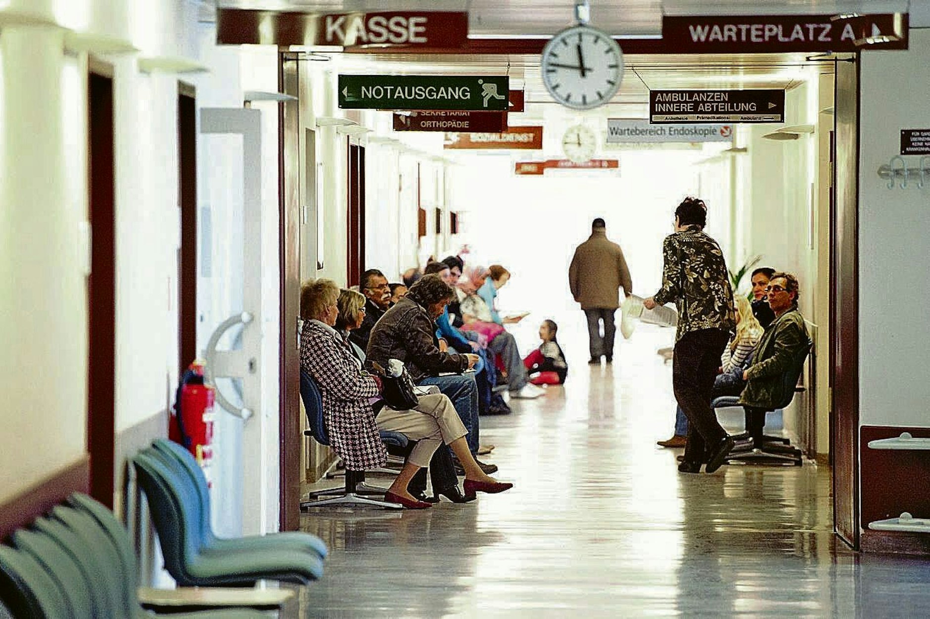 Im St.-Joseph-Krankenhaus ist die Rettungsstelle für Notfälle geöffnet.