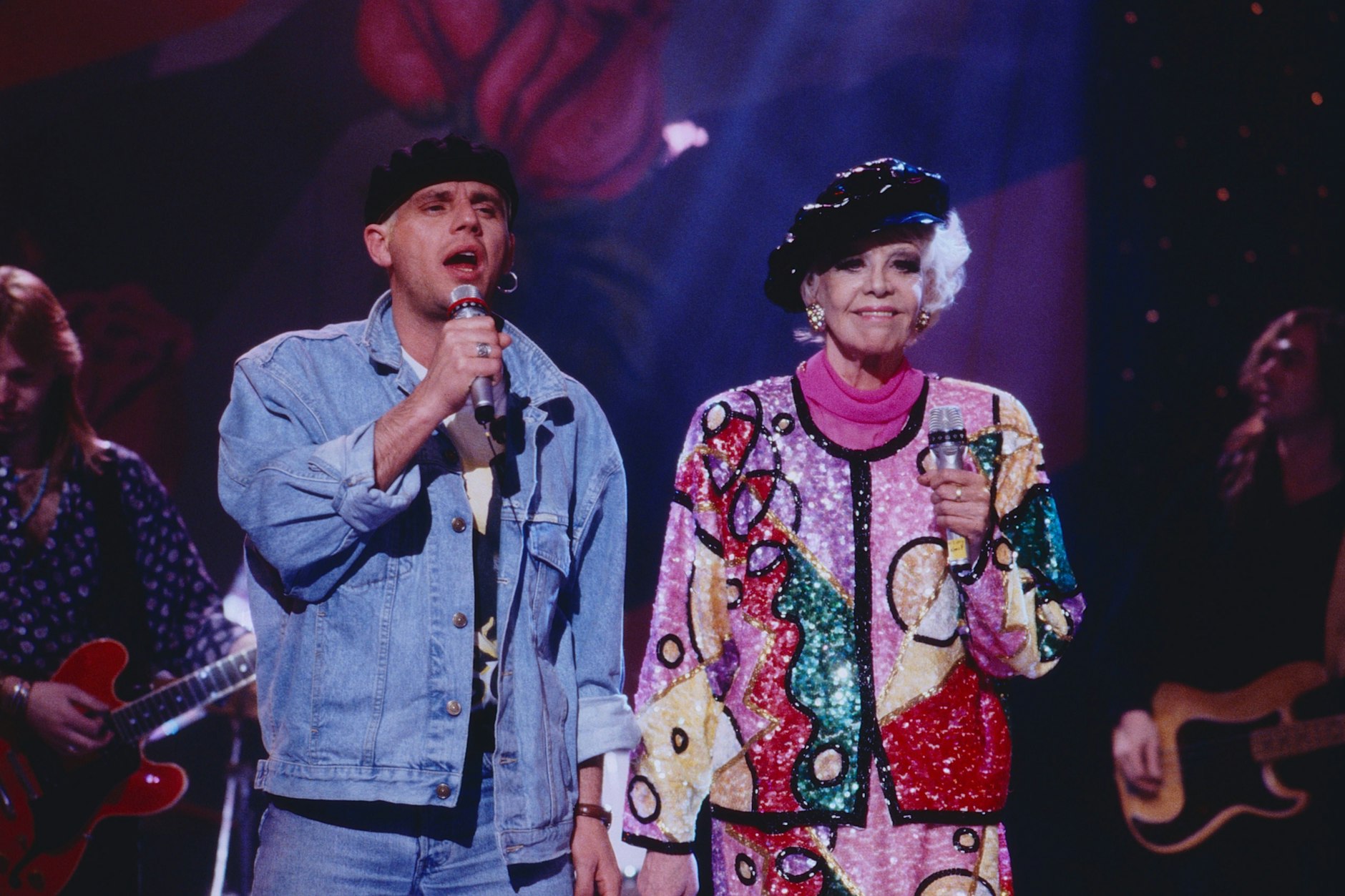 1992 nahm Hildegard Knef „Für mich soll’s rote Rosen regnen“ neu mit der Band Extrabreit auf.