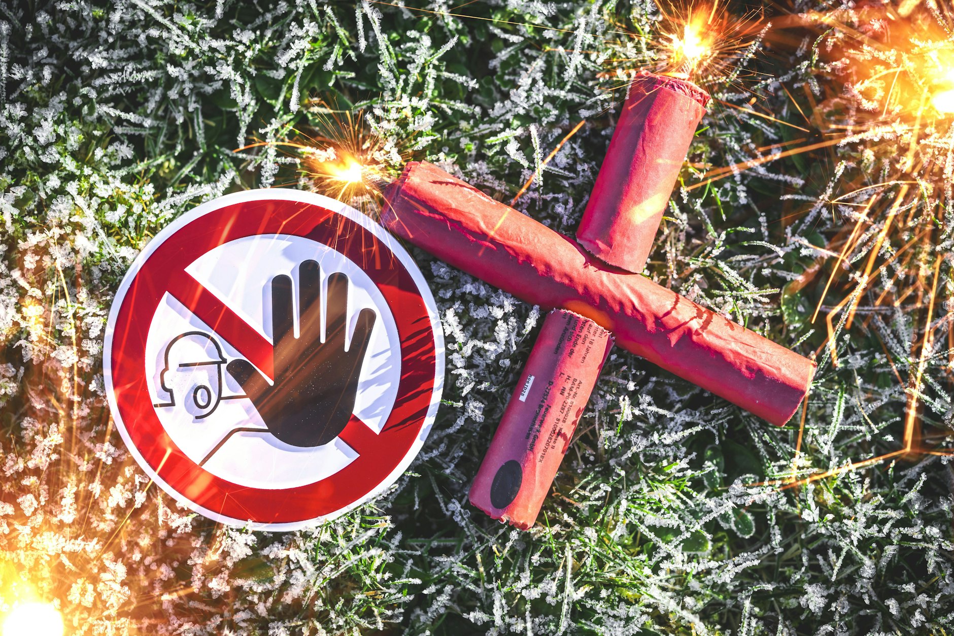 Viele Feuerwerksgegner kämpfen für ein Böllerverbot. In mehreren Bezirken soll es nun zumindest beim Knallfeuerwerk Einschränkungen geben. Doch wer kontrolliert das?