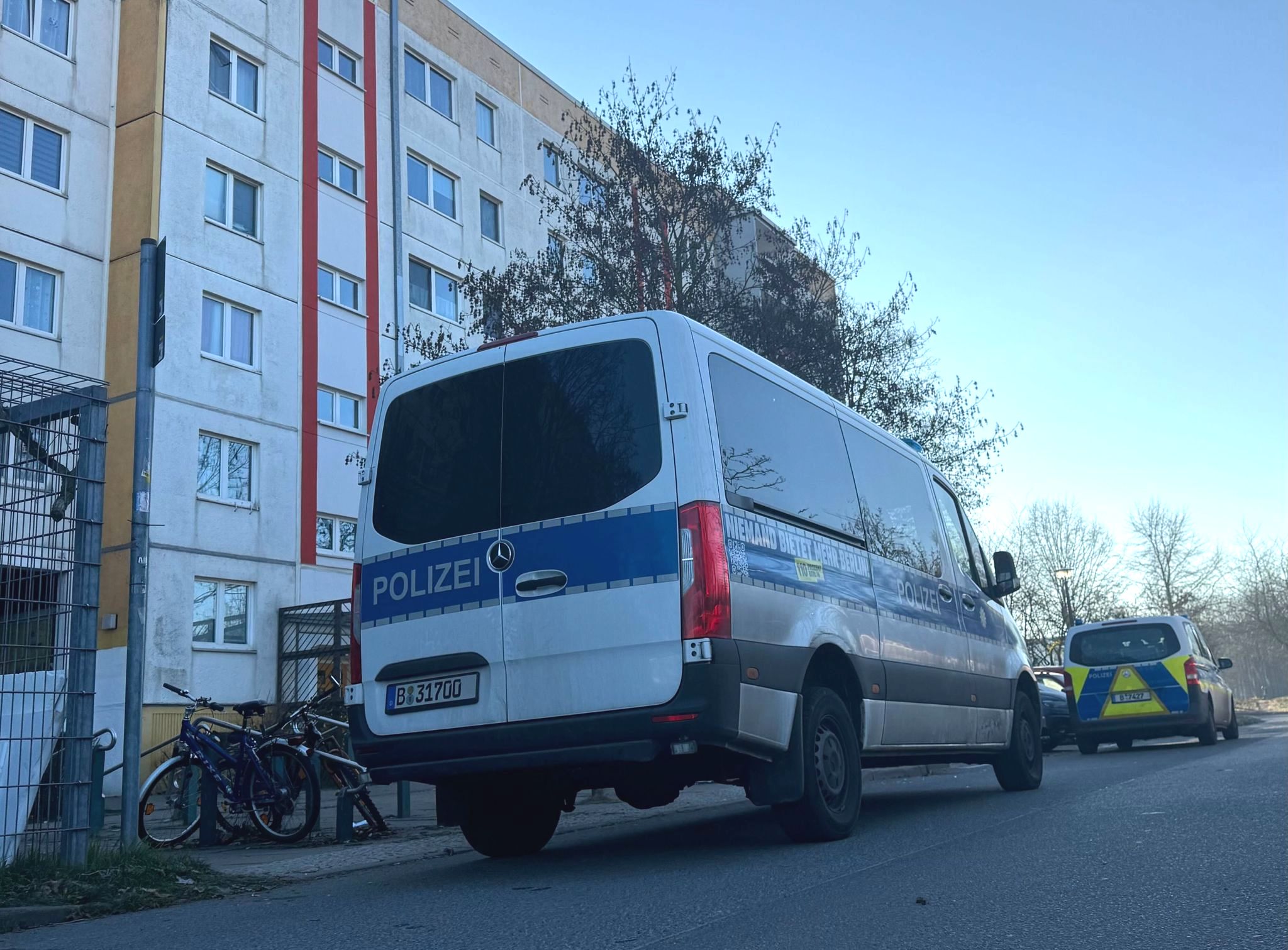 Berliner Polizist schießt in Hausflur Angreifer nieder