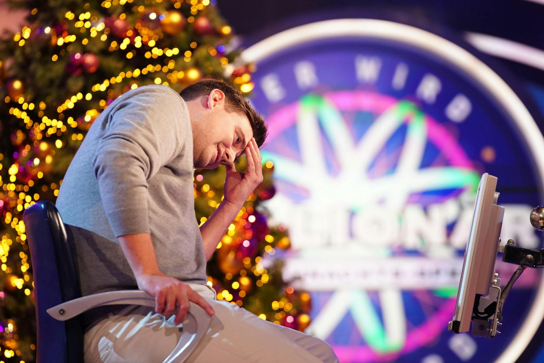 Ärgerlich! Kandidat Frank Felix Fugger weiß nicht, welche beiden ihre Namen büßen müssen - und scheitert damit bei „Wer wird Millionär?“.