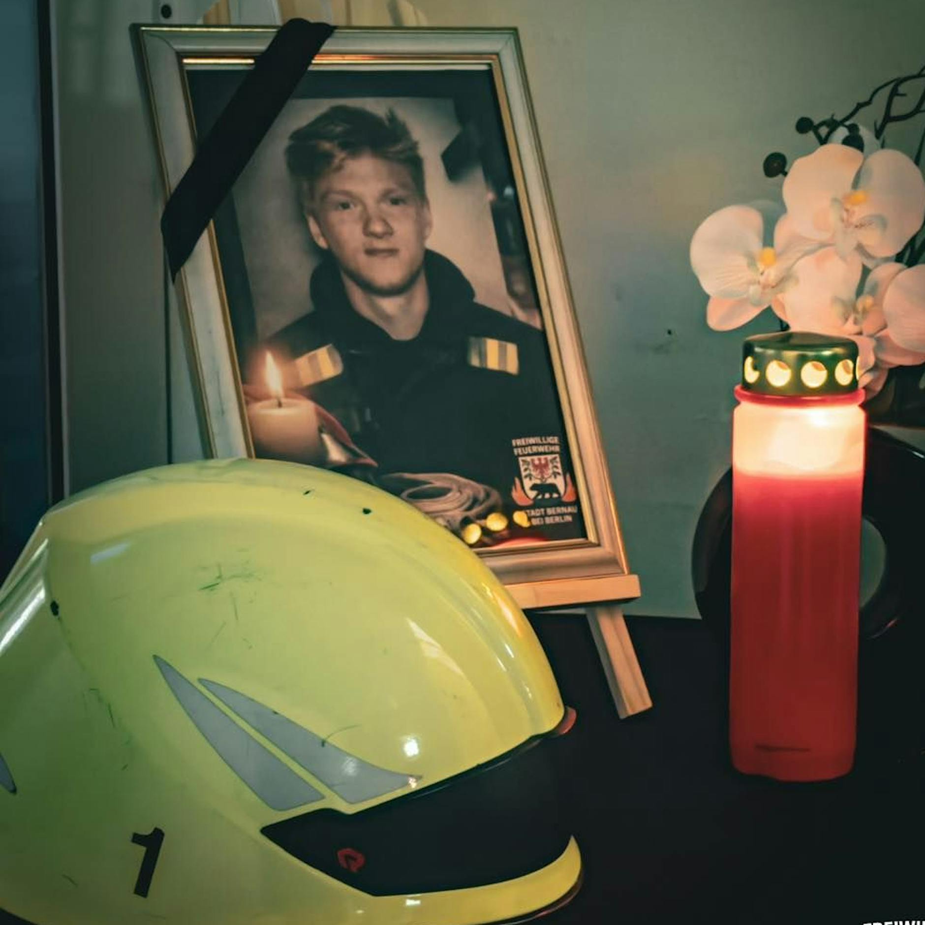 Junger Feuerwehrmann stirbt bei Unfall – Gaffer filmt eiskalt