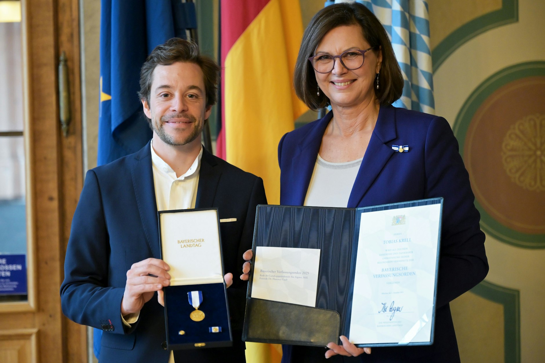 Erst im Dezember wurde Tobias Krell mit dem Bayerischen Verfassungsorden ausgezeichnet. Hier an seiner Seite: Landtagspräsidentin Ilse Aigner (CSU).