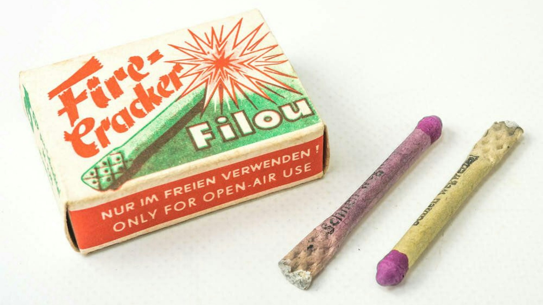 Diese Knaller waren Kult: Blitzknaller der Marke Filou versüßten zu DDR-Zeiten manchem Pyrofan den Jahreswechsel. Das DDR Museum Berlin hat sie noch im Depot.
