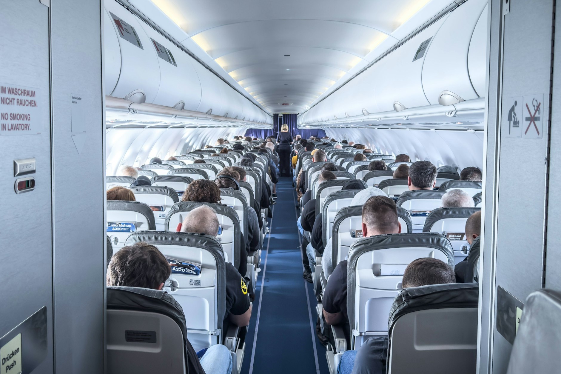 Laut der Klägerfamilie saßen im Flugzeug Krabbeltiere in den Sitzpolstern. (Symbolfoto)