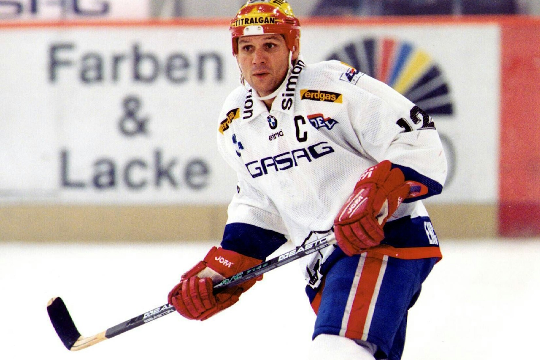 In den Spielzeiten 1995/96 und 1996/97 erzielte Peter John Lee in 71 Spielen für die Eisbären&nbsp; 21 Tore und gab 20 Torvorlagen.