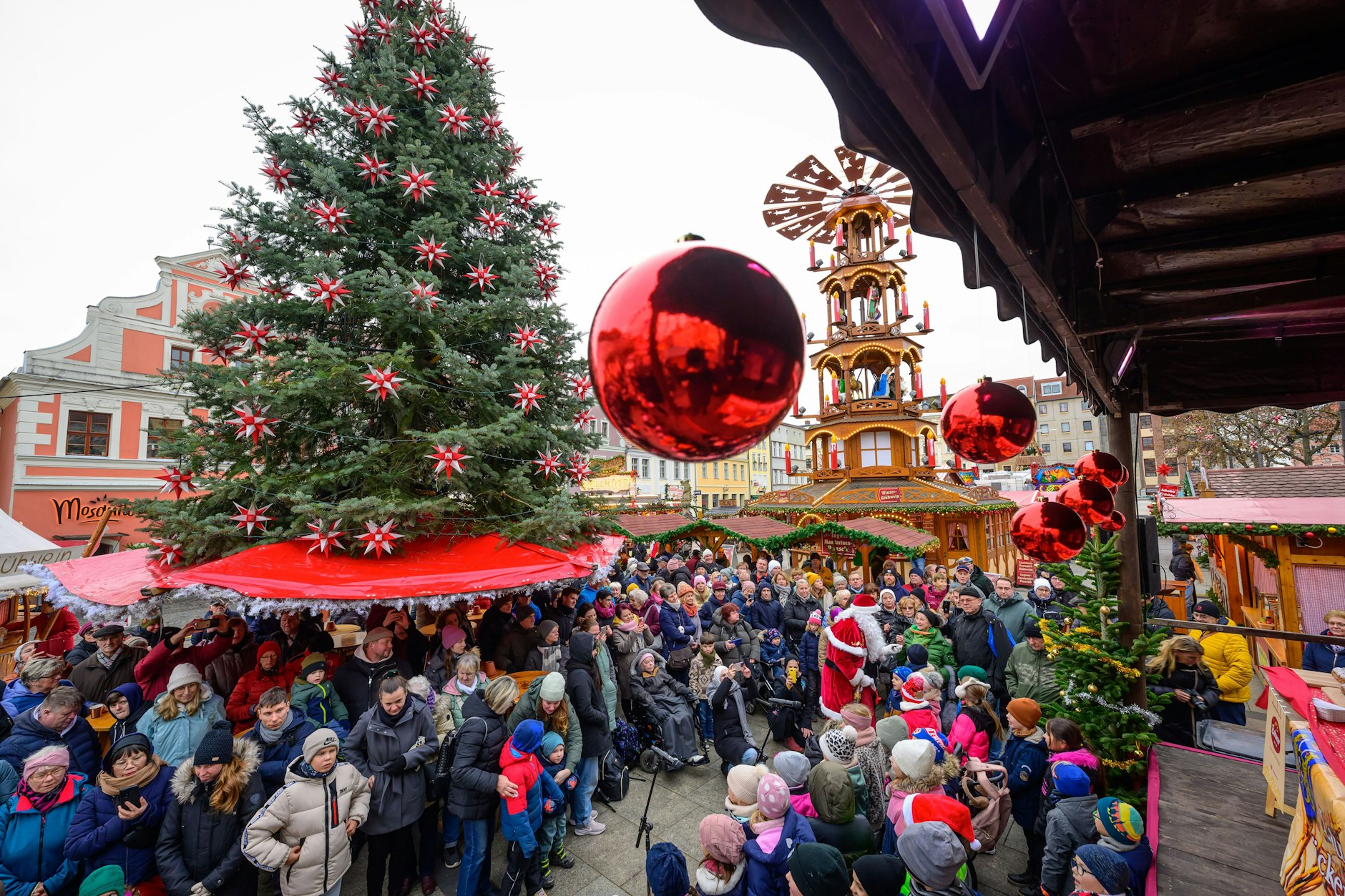 Auch in Cottbus lockt der Weihnachtsmarkt noch an diesem Wochenende.