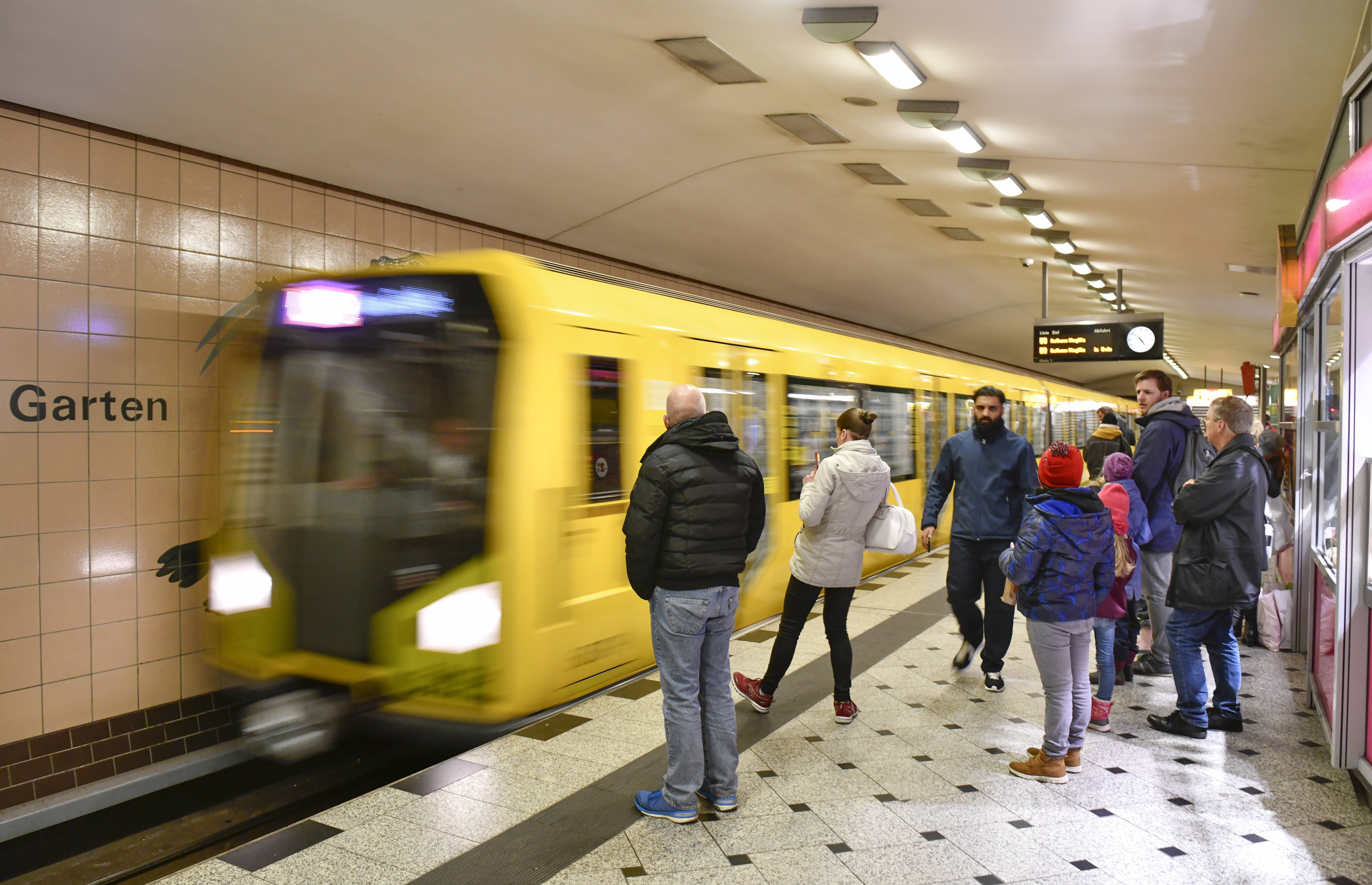 So fahren Berliner Busse und Bahnen bis zum Jahreswechsel