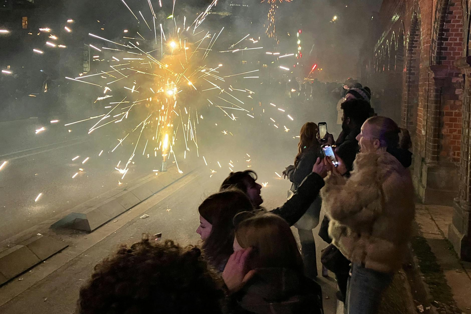 Brände, Verletzte, Müll: Warnung vor „Horrornacht von beispiellosem Ausmaß“