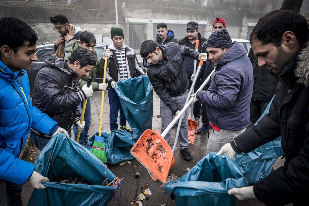 10-000-Besen-gegen-Vorurteile-Muslime-versch-nern-das-Stadtbild