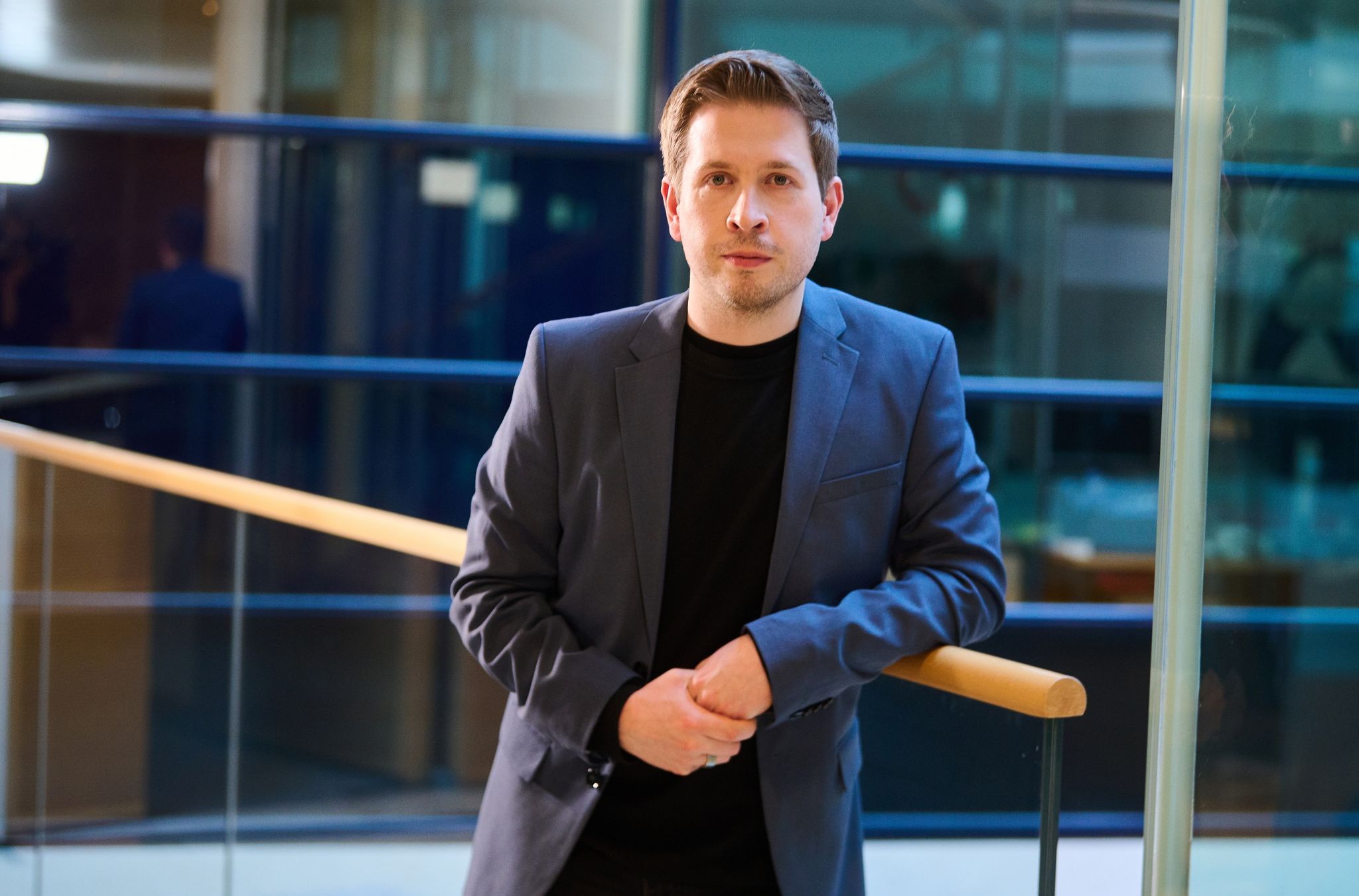 Image - Im Kult-Kabarett der DDR: Das ist Kevin Kühnerts neuer Job