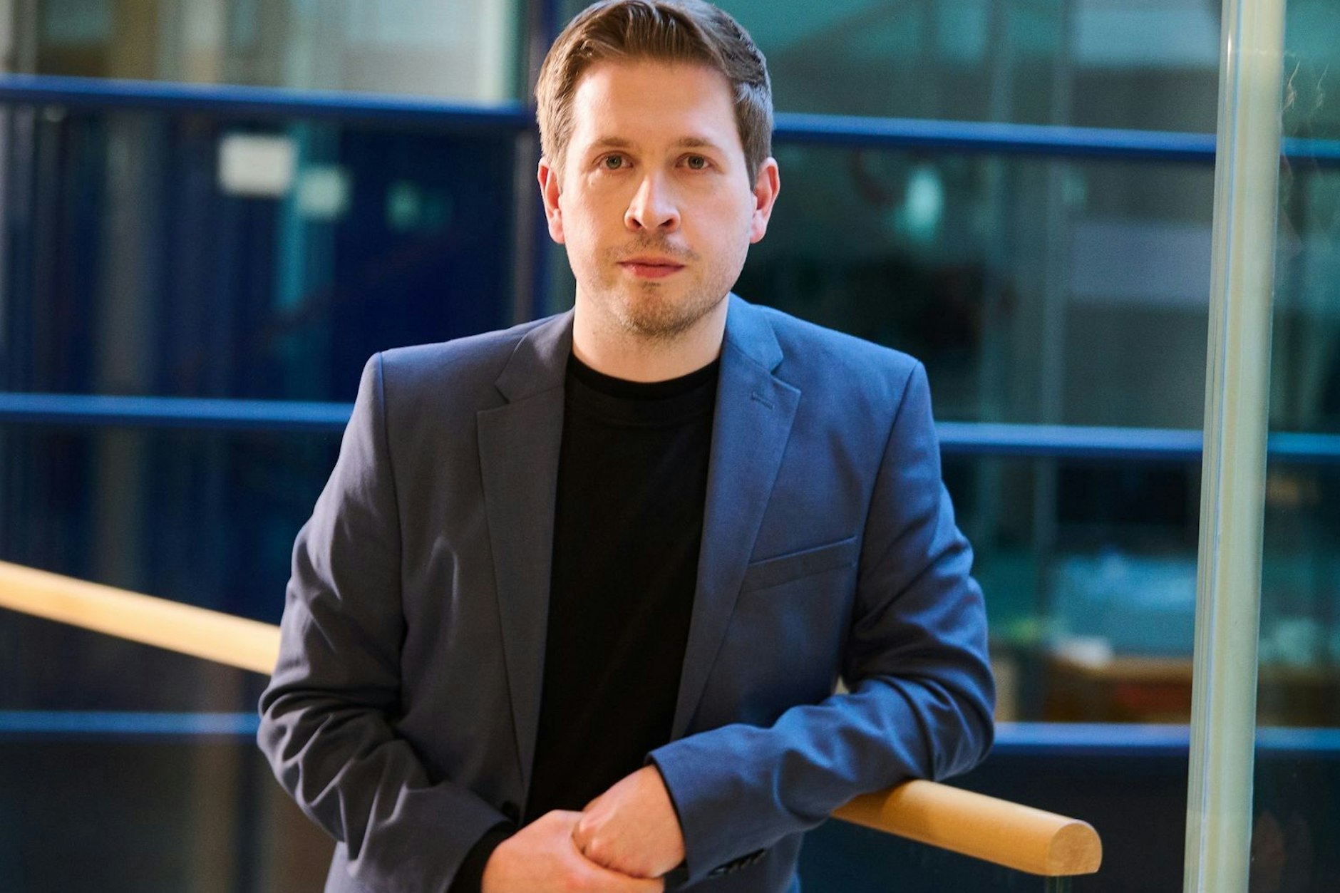 Im Kult-Kabarett der DDR: Das ist Kevin Kühnerts neuer Job