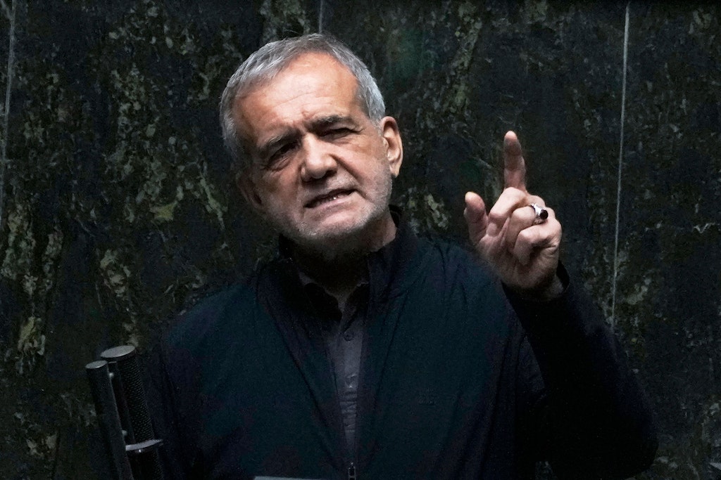 Präsident Peseschkian: Iran in „vollumfänglichem Krieg“ mit USA, Europa und Israel