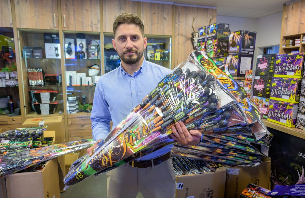 Feuerwerk-kaufen-So-finden-Sie-perfekte-B-ller-und-Raketen