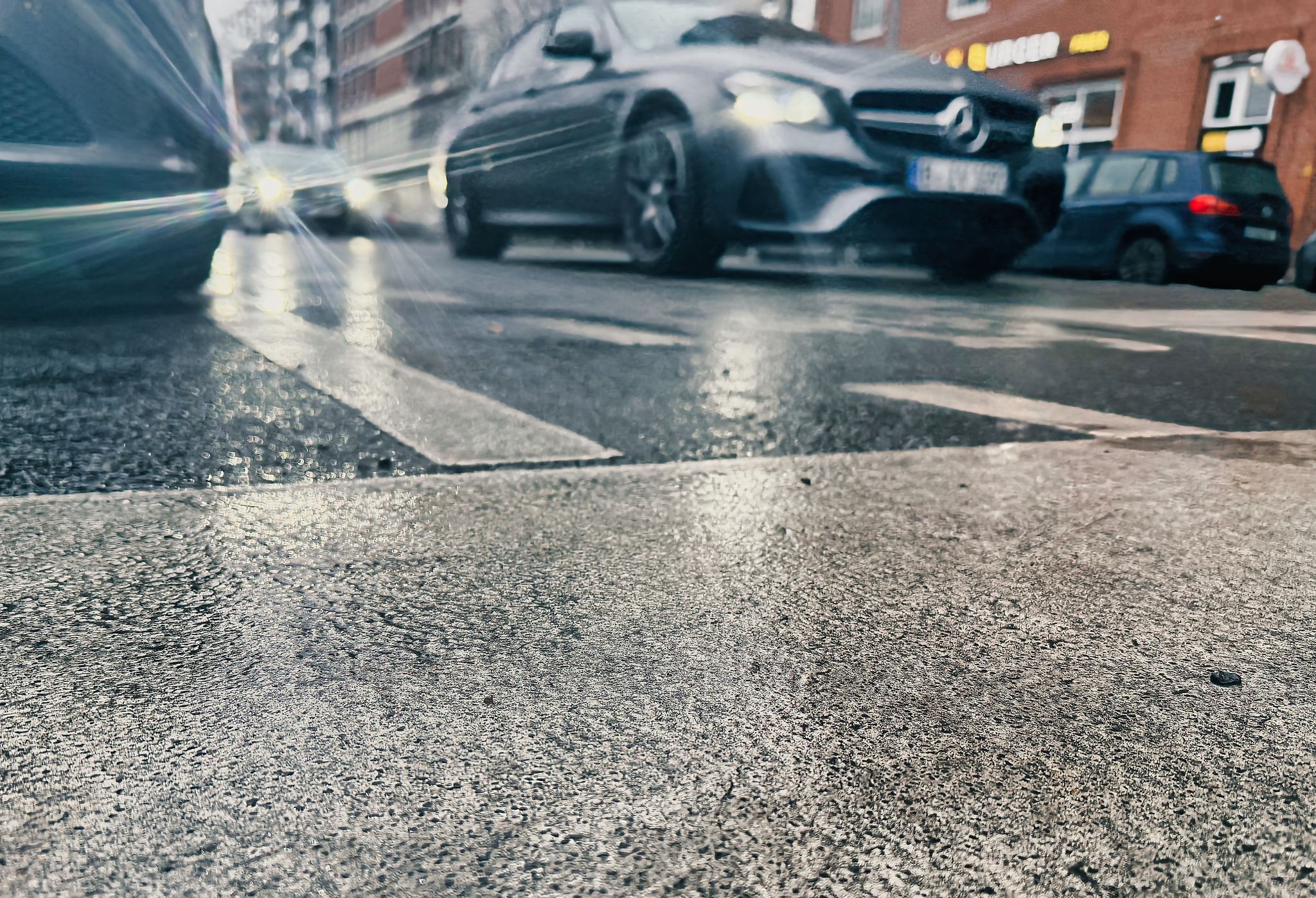 Hier sorgt der Glatteis-Hammer auch am Sonntag für gefährliche Straßen