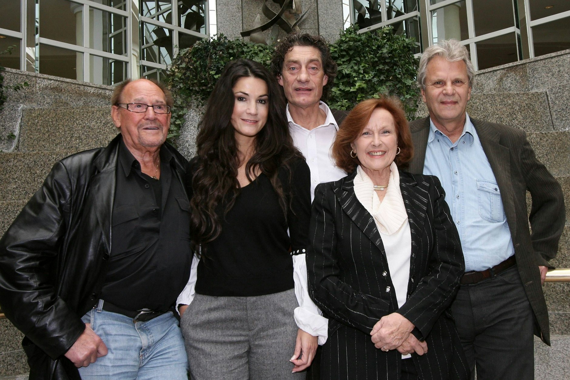 Herbert Köfer, Mariella Ahrens, Winfried Glatzeder, Brigitte Grothum und Peter Sattmann bei einem Pressetermin anlässlich der Jedermann-Festspiele in Berlin.