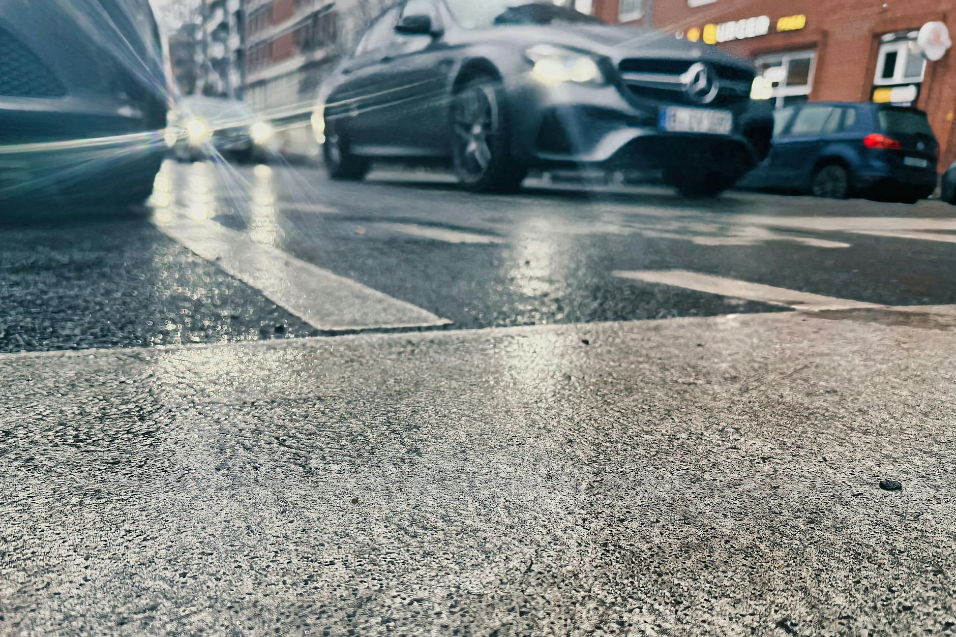 Die Temperaturen steigen etwas. Trotzdem besteht weiterhin die Gefahr von Glatteis.