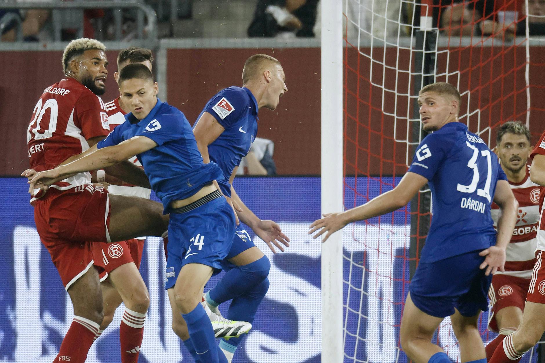 Am 29. Juli 2023 in Düsseldorf waren Bence, Palko und Marton Dardai (v.l.n.r.) gemeinsam für Hertha BSC auf dem Platz.