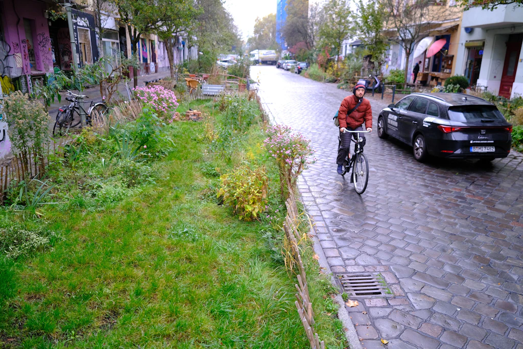 Experiment im Graefekiez in Kreuzberg: Hunderte Parkplätze weg – Zufriedenheit der Anwohner steigt